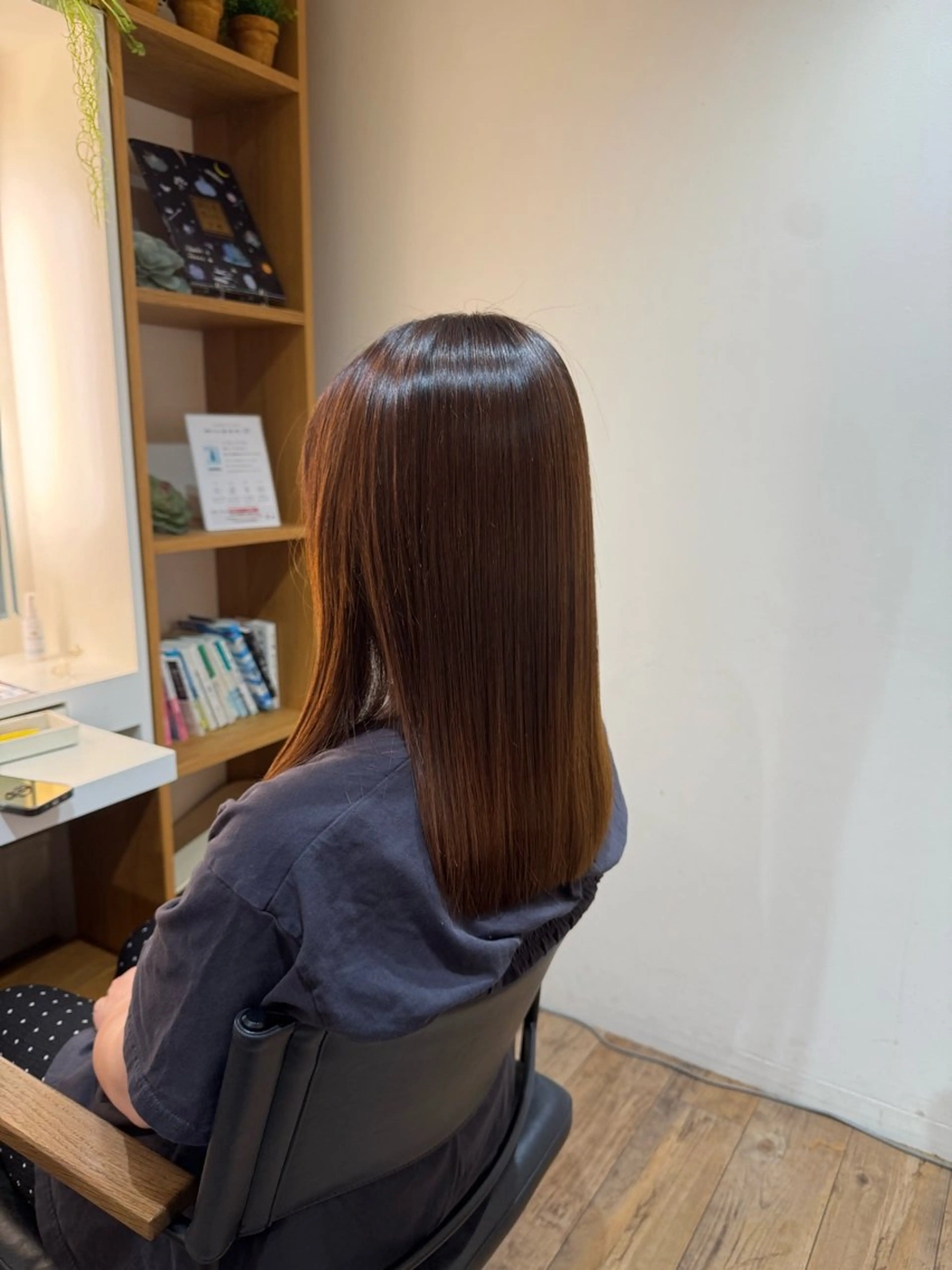 セミロング カット 縮毛矯正 トリートメント afloatkobe所属・美髪/髪質改善 川口凌弥のヘアスタイル