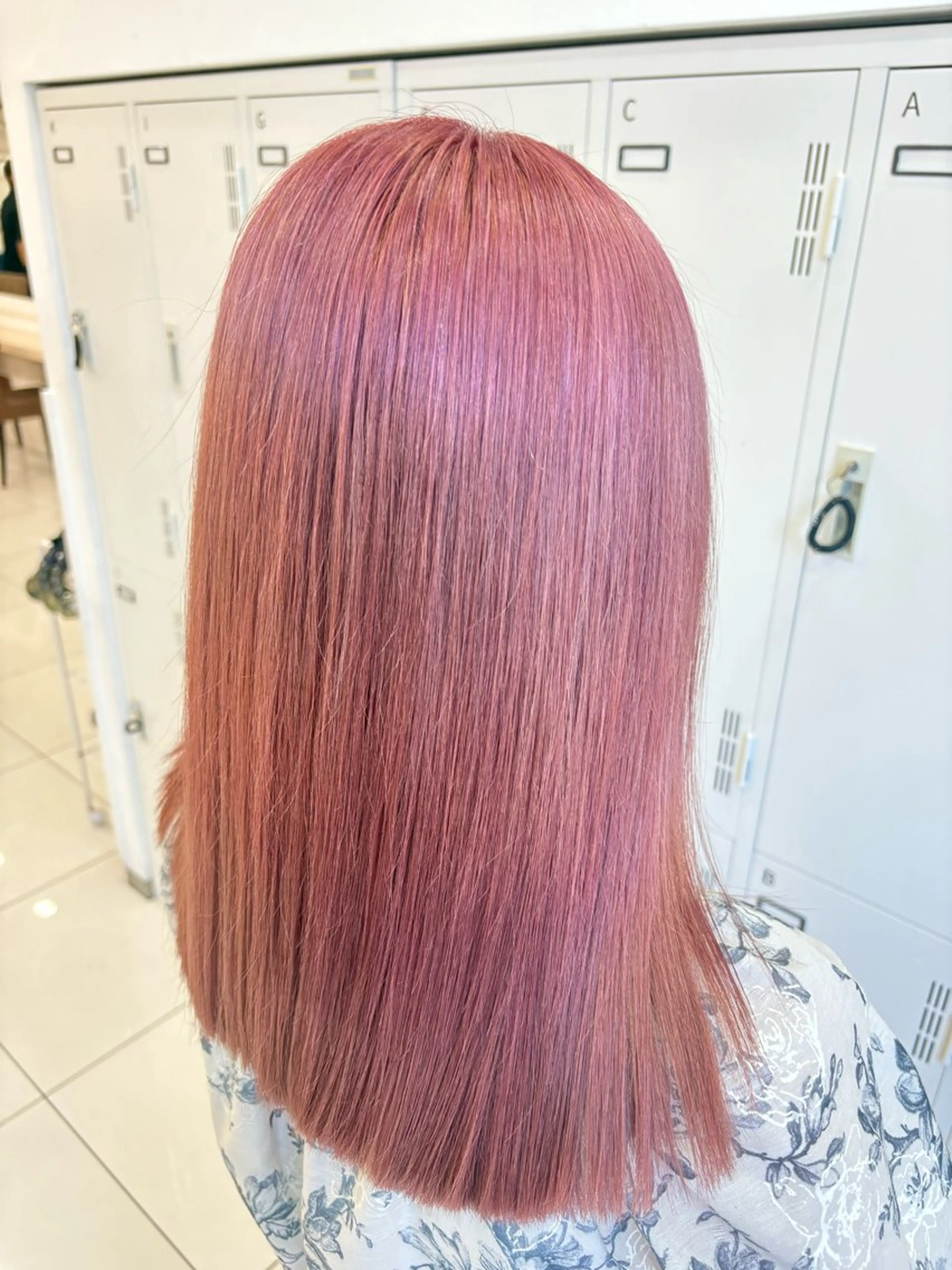 ミディアム カラー ショートボブ ミディアムパーマ バレイヤージュ ベージュカラー ブリーチ カット ヘアカラー トリートメント 髪質改善/艶カラー/ メンズパーマ/鈴木のヘアスタイル
