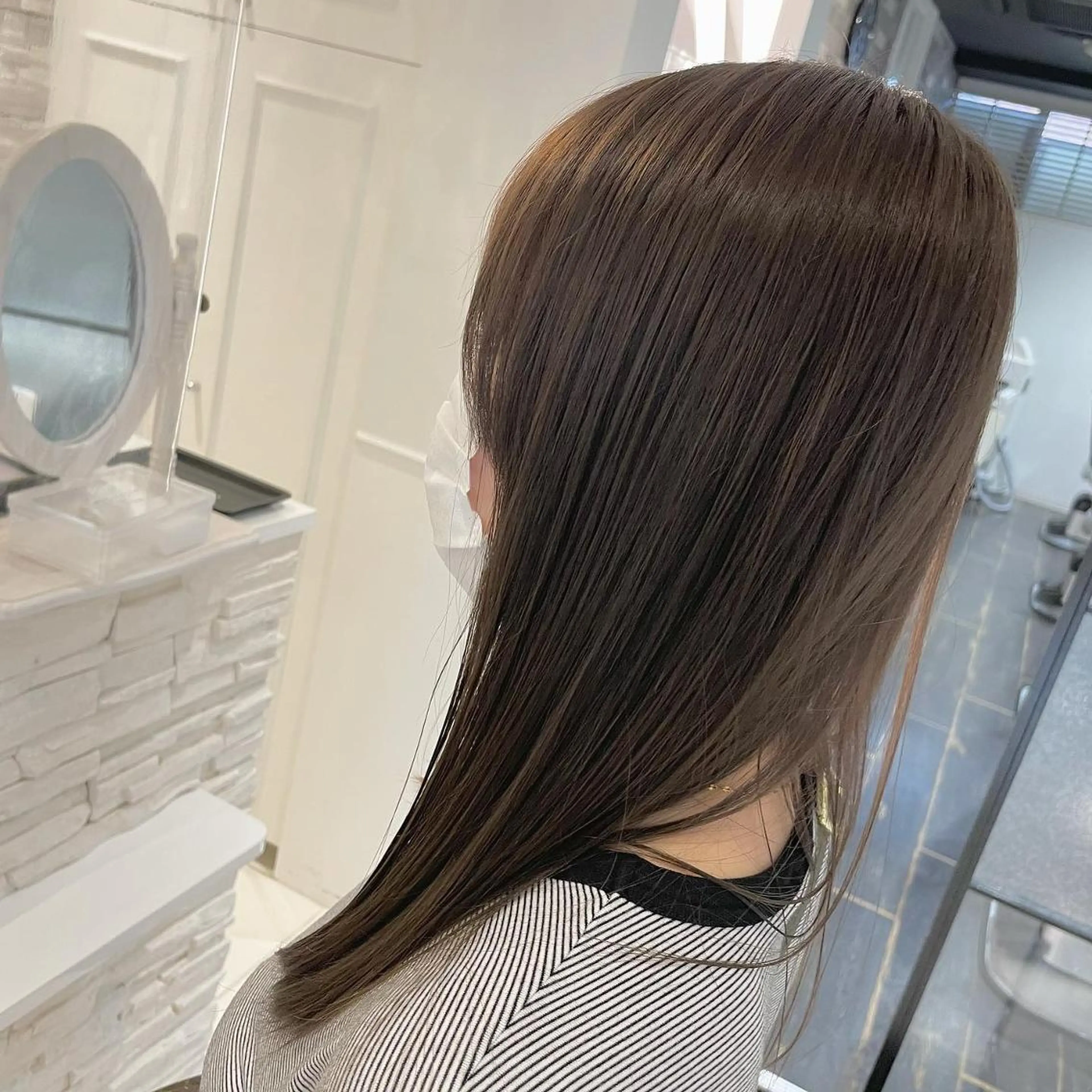 ミディアム カラー パーマ ヘアアレンジ メンズ キッズ ネイル マツエク・マツパ メンズブリーチ アッシュ アッシュグレー ブリーチ 透明感カラー 🫧垢抜けヘア🫧 SHIORIのヘアスタイル