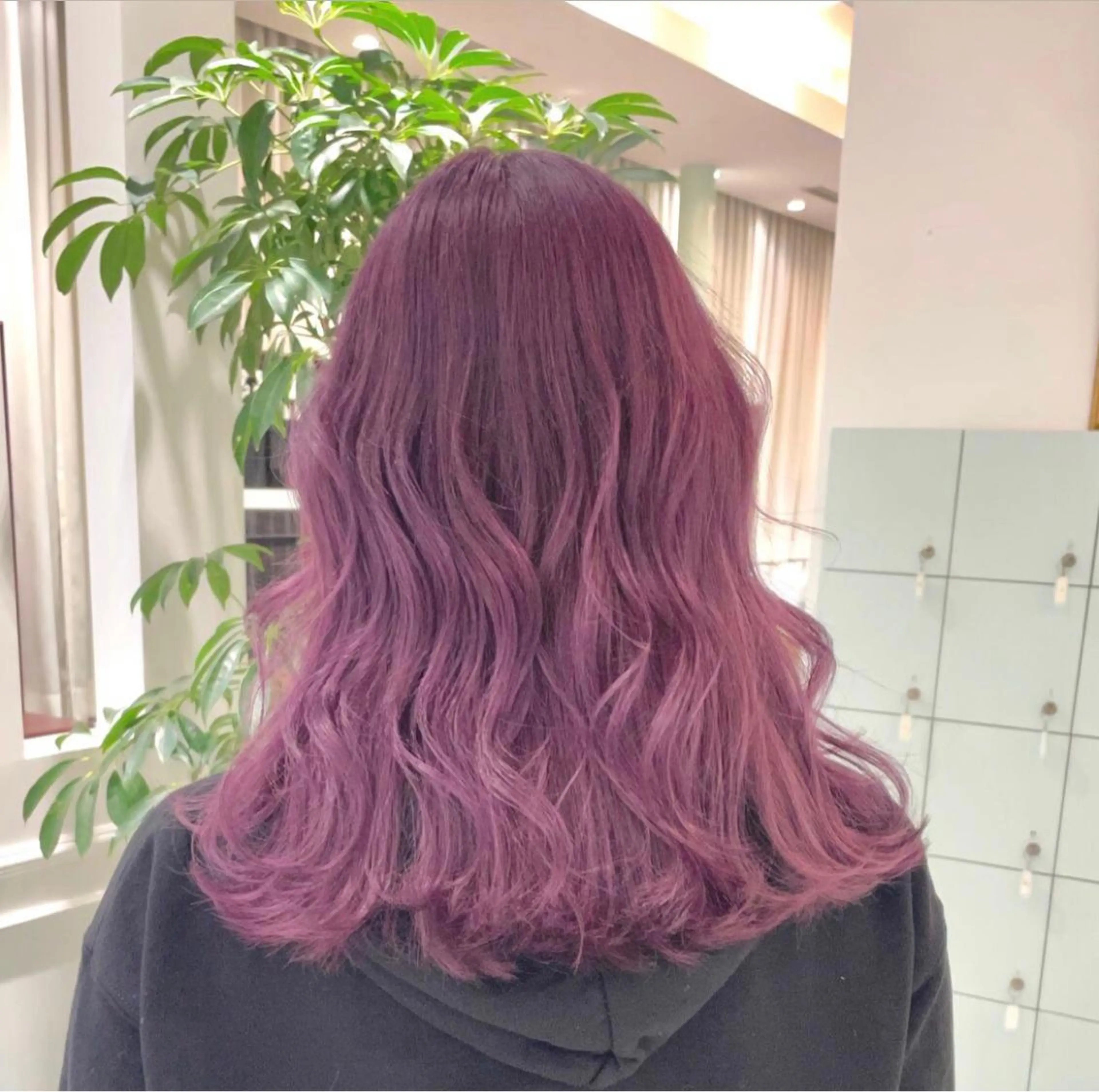 セミロング カラー パーマ ヘアアレンジ ヘアカラー 🌹TikTok４万 ﾌｫﾛﾜｰ🌹AKIのヘアスタイル