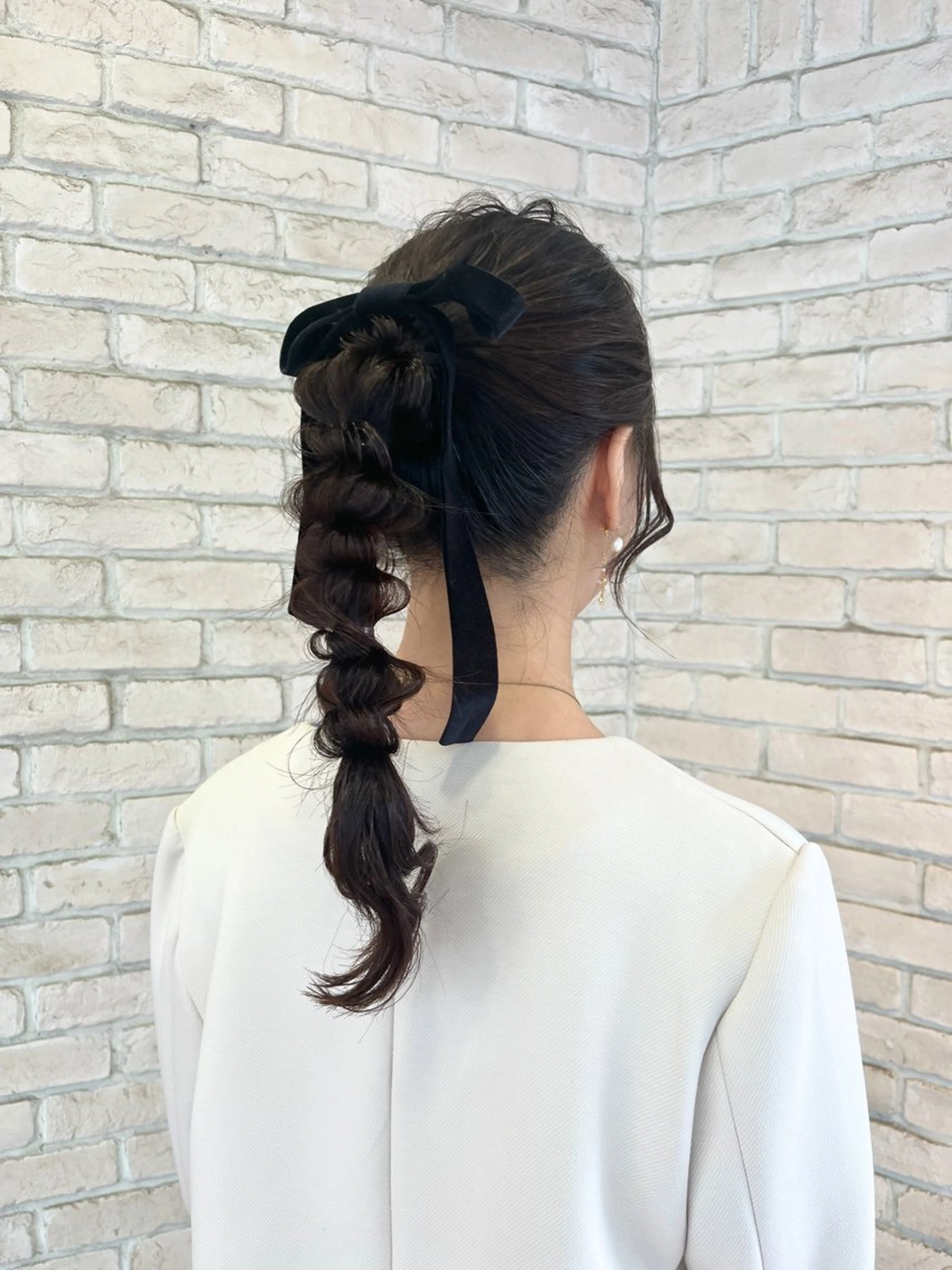 ロング ヘアアレンジ 結婚式・ブライダル ヘアセット ハイトーンカラー シールエクステのヘアスタイル