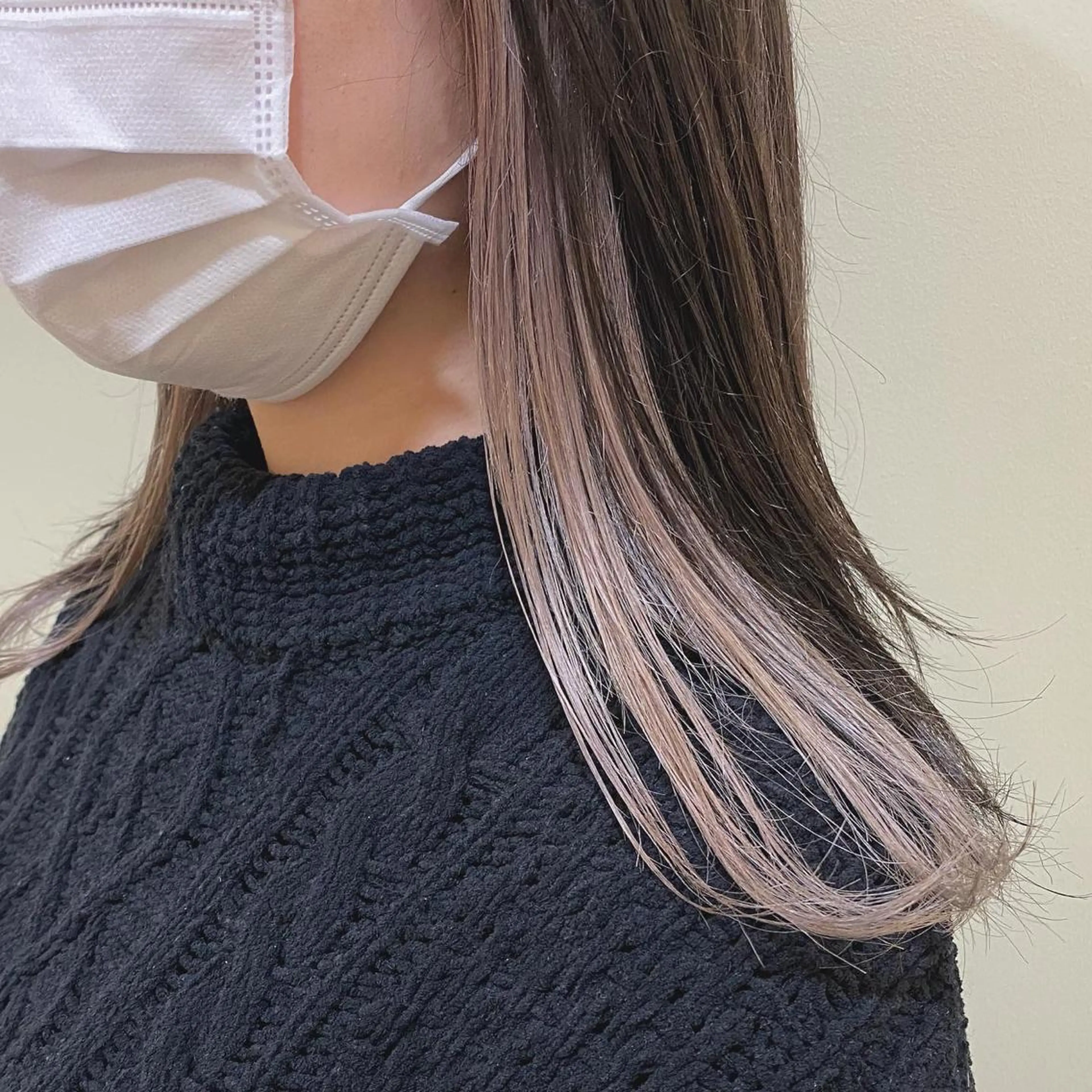 セミロング カラー ANNA ／艶髪／ハイトーンのヘアスタイル