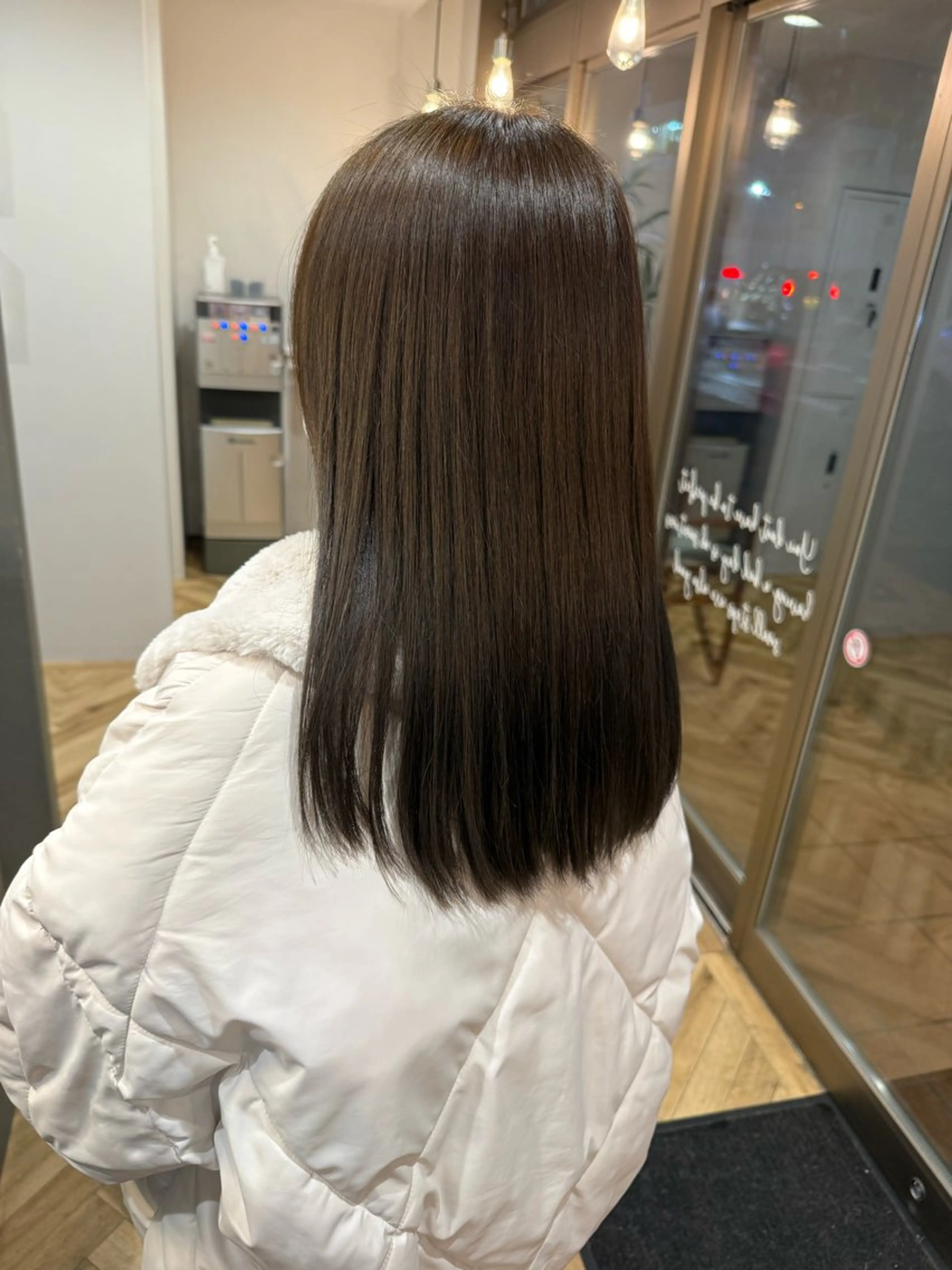 セミロング カラー ブラウンカラー オリーブブラウン カット ヘアカラー 佐々木 ひなたのヘアスタイル