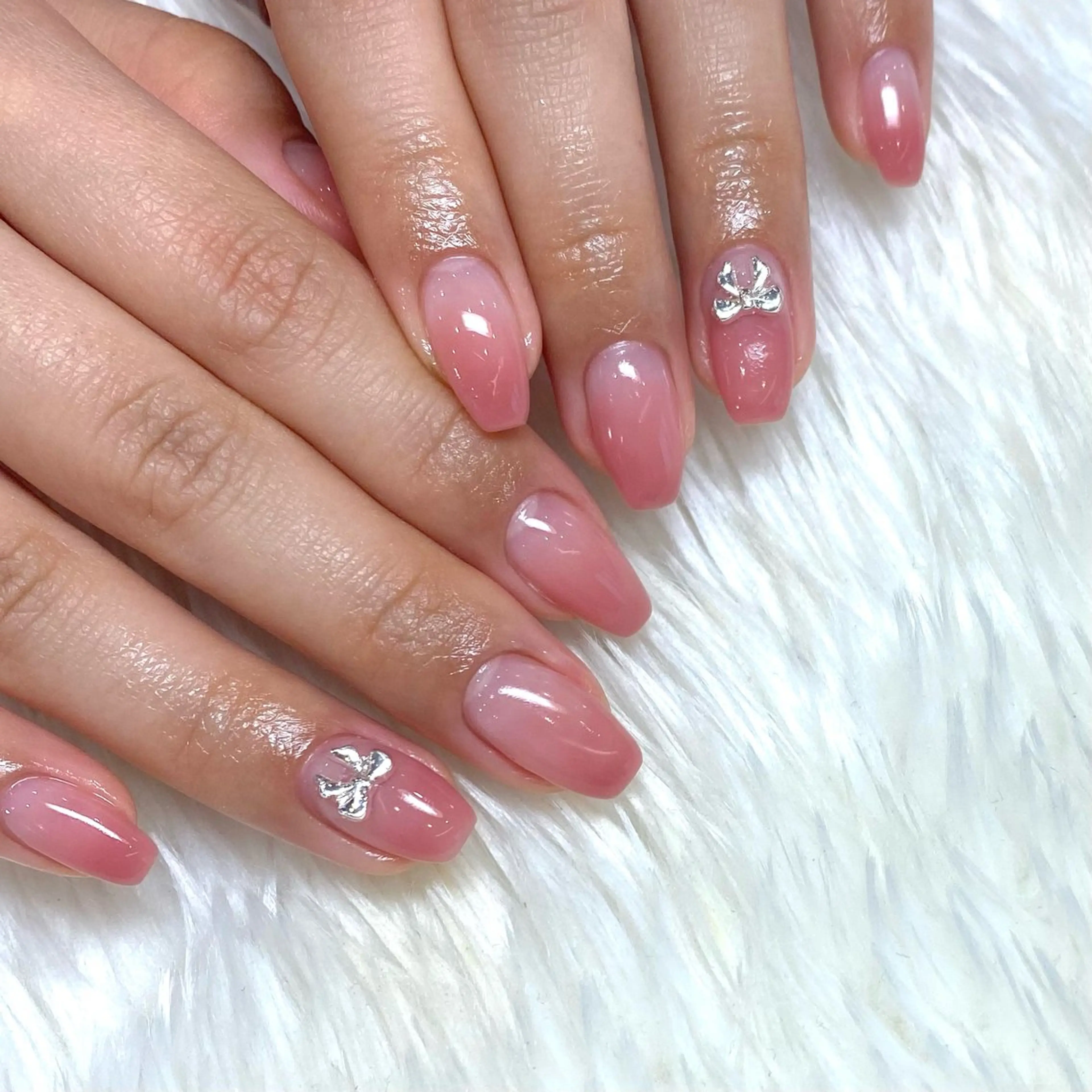 ネイル ジェルネイル グラデーション キラキラネイル オフィスネイル ピンク Nailsalon Merci所属・Merci momoのネイルデザイン