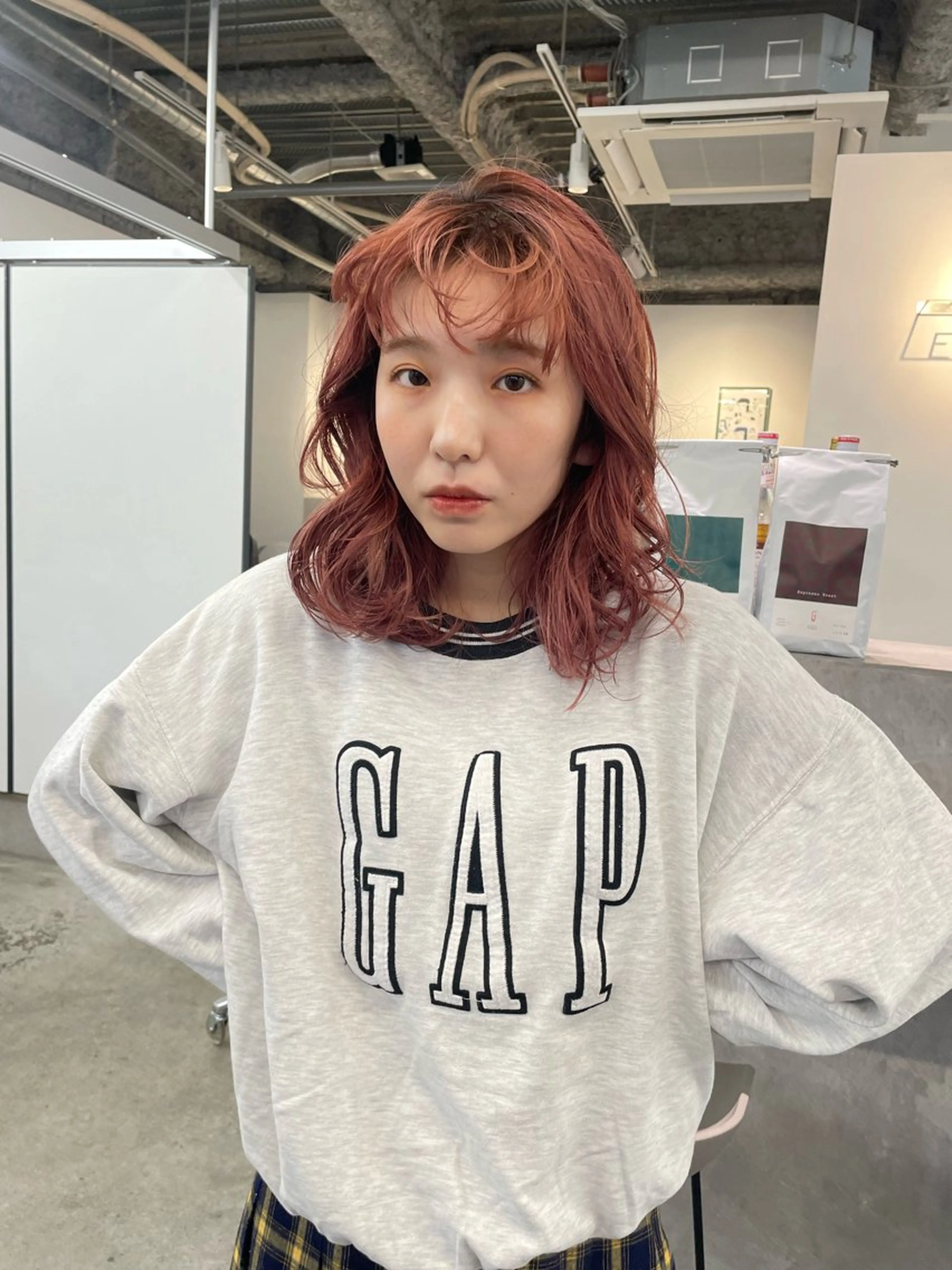 ミディアム カラー カット パーマ パーマ、ボブ、透明感 カラー、小須田ゆあのヘアスタイル