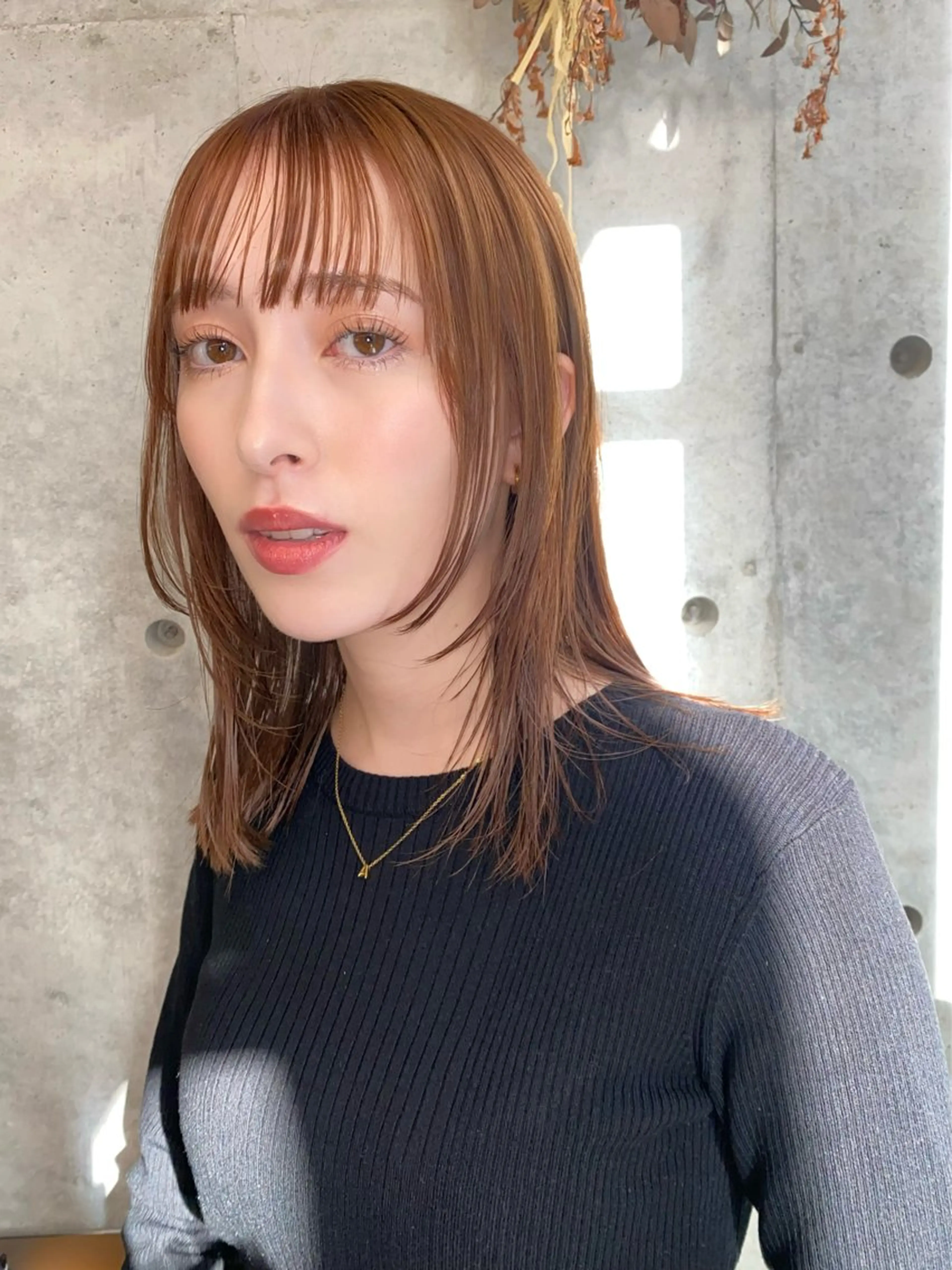 ミディアム カラー 顔まわりレイヤー レイヤーカット ウルフカット ウルフレイヤー カット ヘアカラー トリートメント 似合わせカット レイヤー/ボブのヘアスタイル