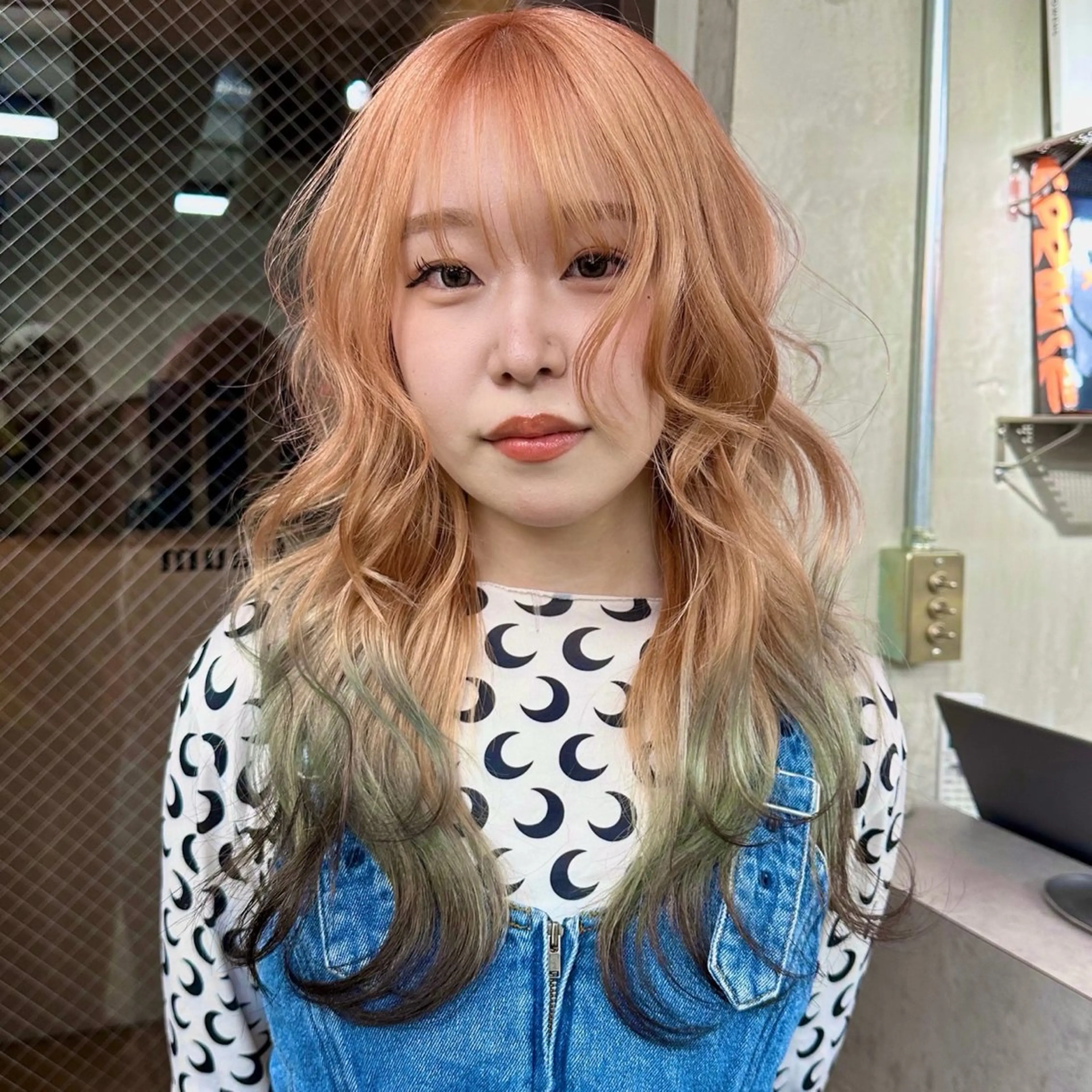 ロング カラー ヘアアレンジ デザインカラー ヘアカラー トリートメント TAKUMAブリーチ /切りっぱなし🪽のヘアスタイル