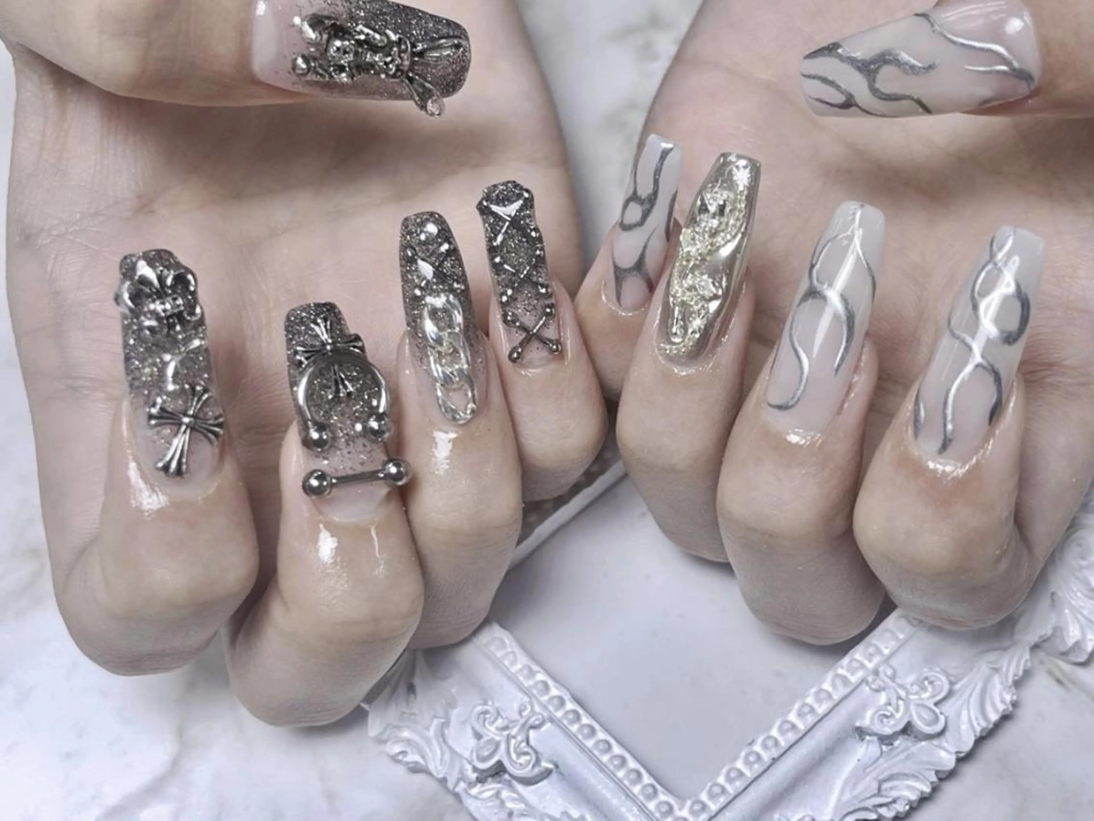 メンズ ネイル アートネイル フレンチネイル ジェルネイル キラキラネイル パラジェル Bloom kabukiのネイルデザイン