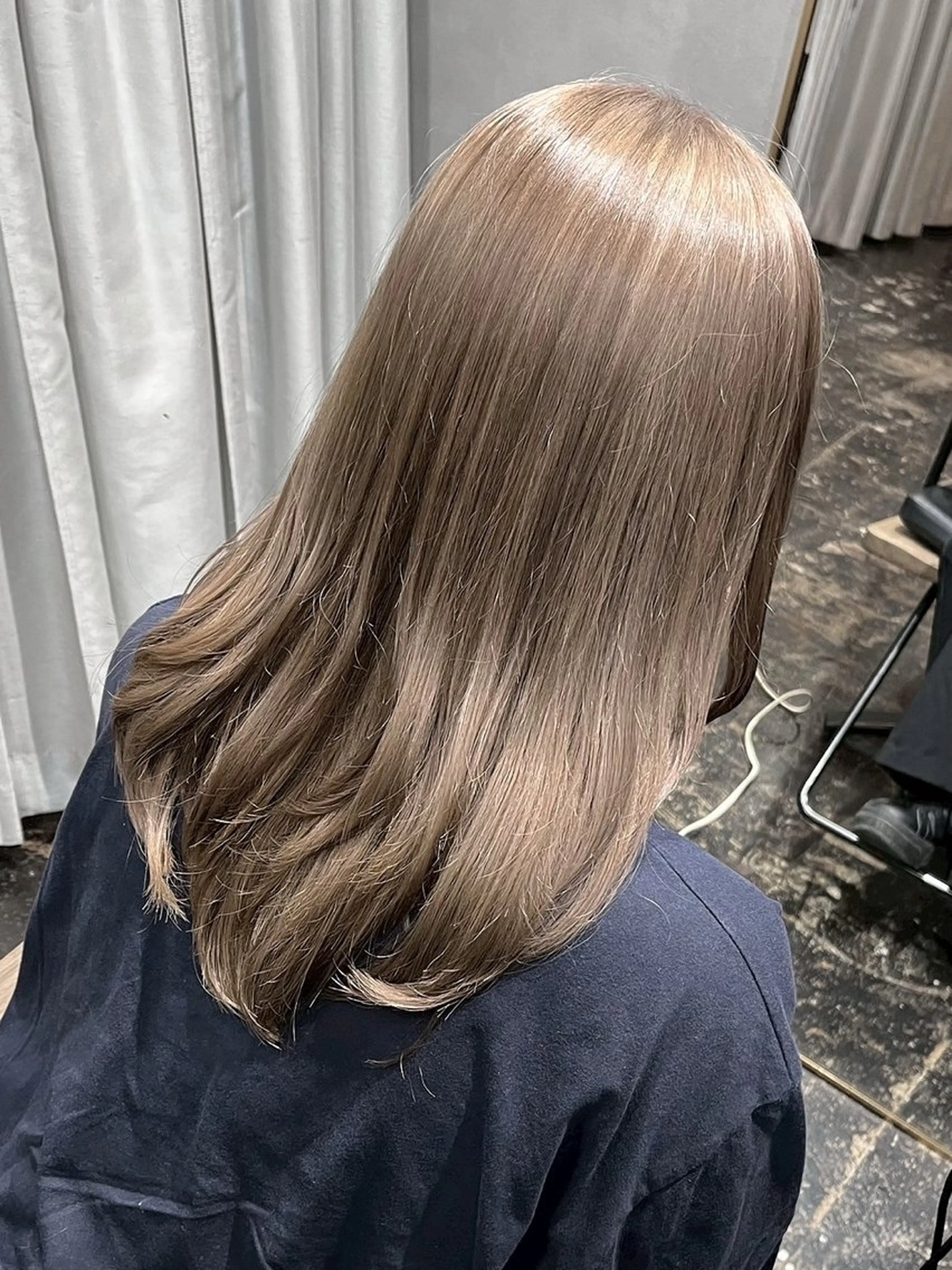 セミロング カラー ベージュカラー ミルクティーベージュ ヘアカラー トリートメント 透明感カラー/パーマ 🌀アオノのヘアスタイル