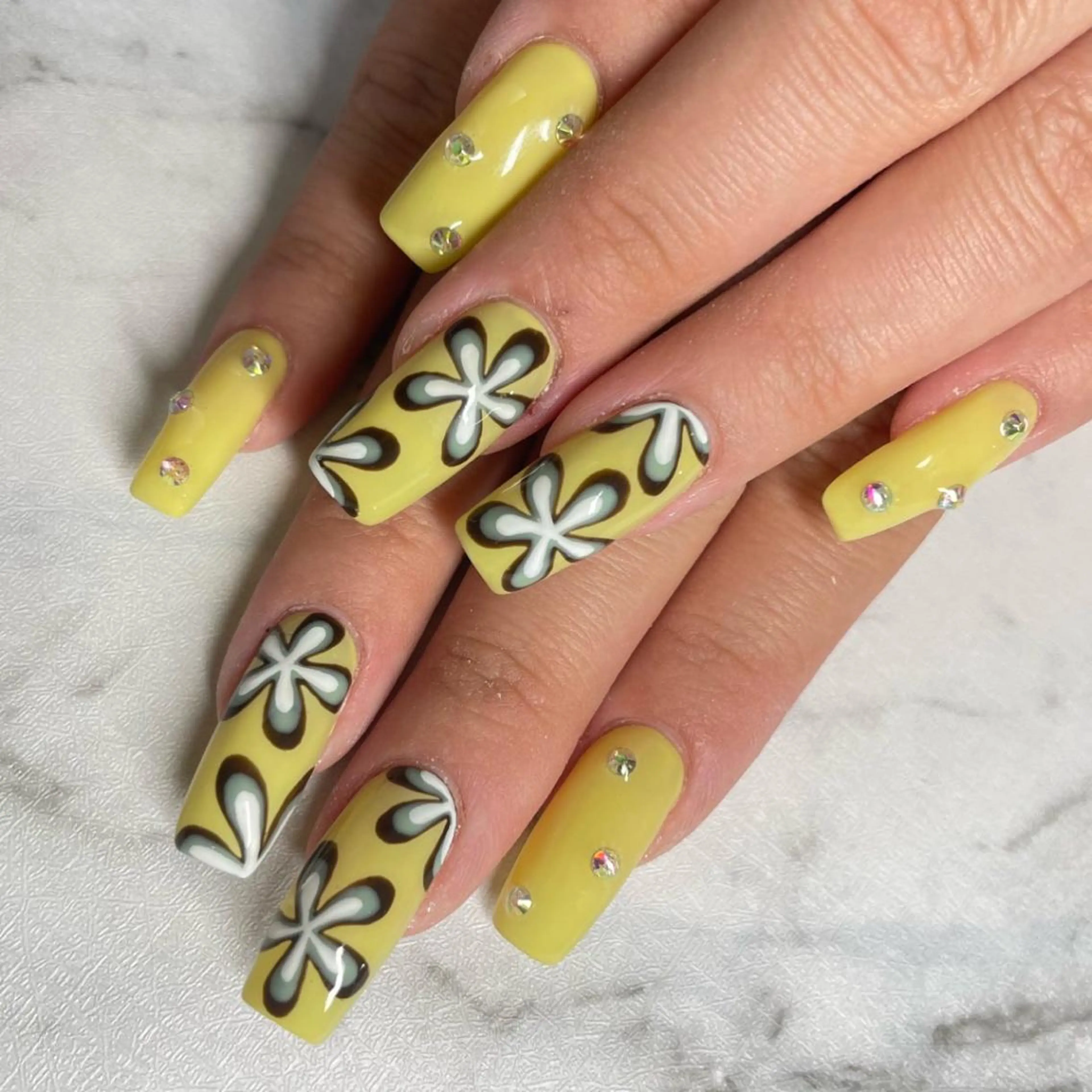 ネイル Beauty Salon amour所属・Seven's / NANAのネイルデザイン