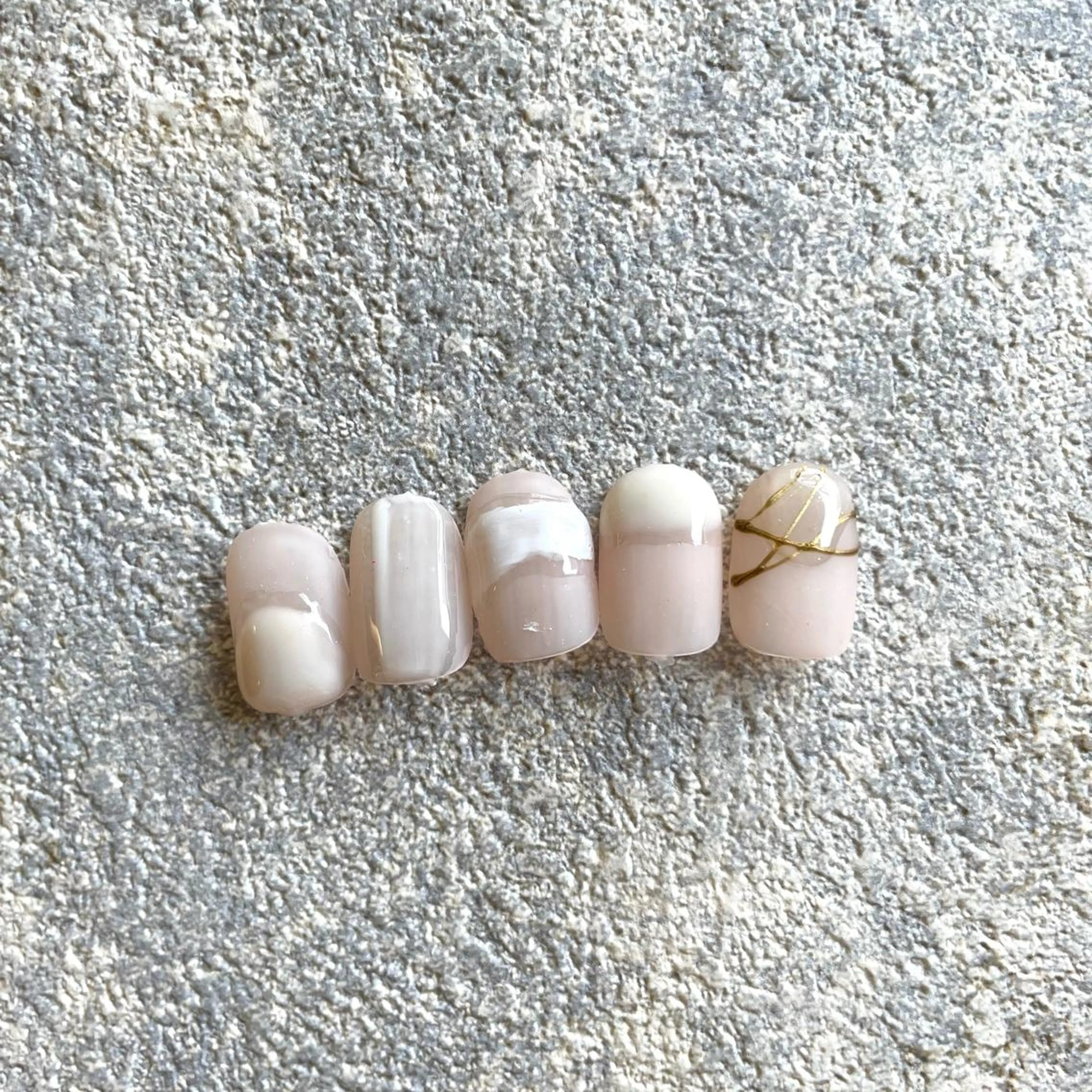 ネイル anyora nail salon所属・大人ワンホン キラキラ／Ayanoのネイルデザイン