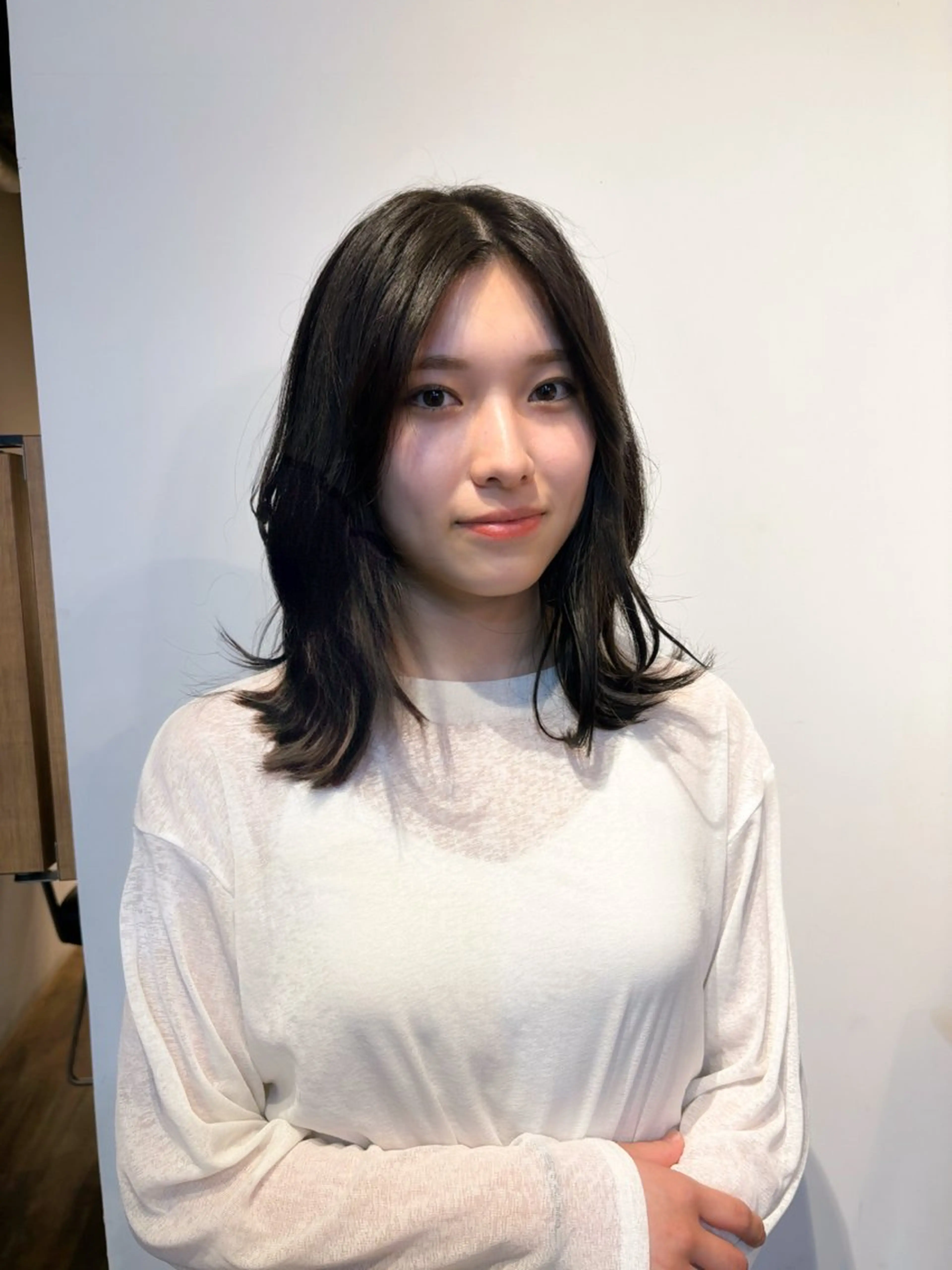 セミロング カット ウシロダ メグミのヘアスタイル