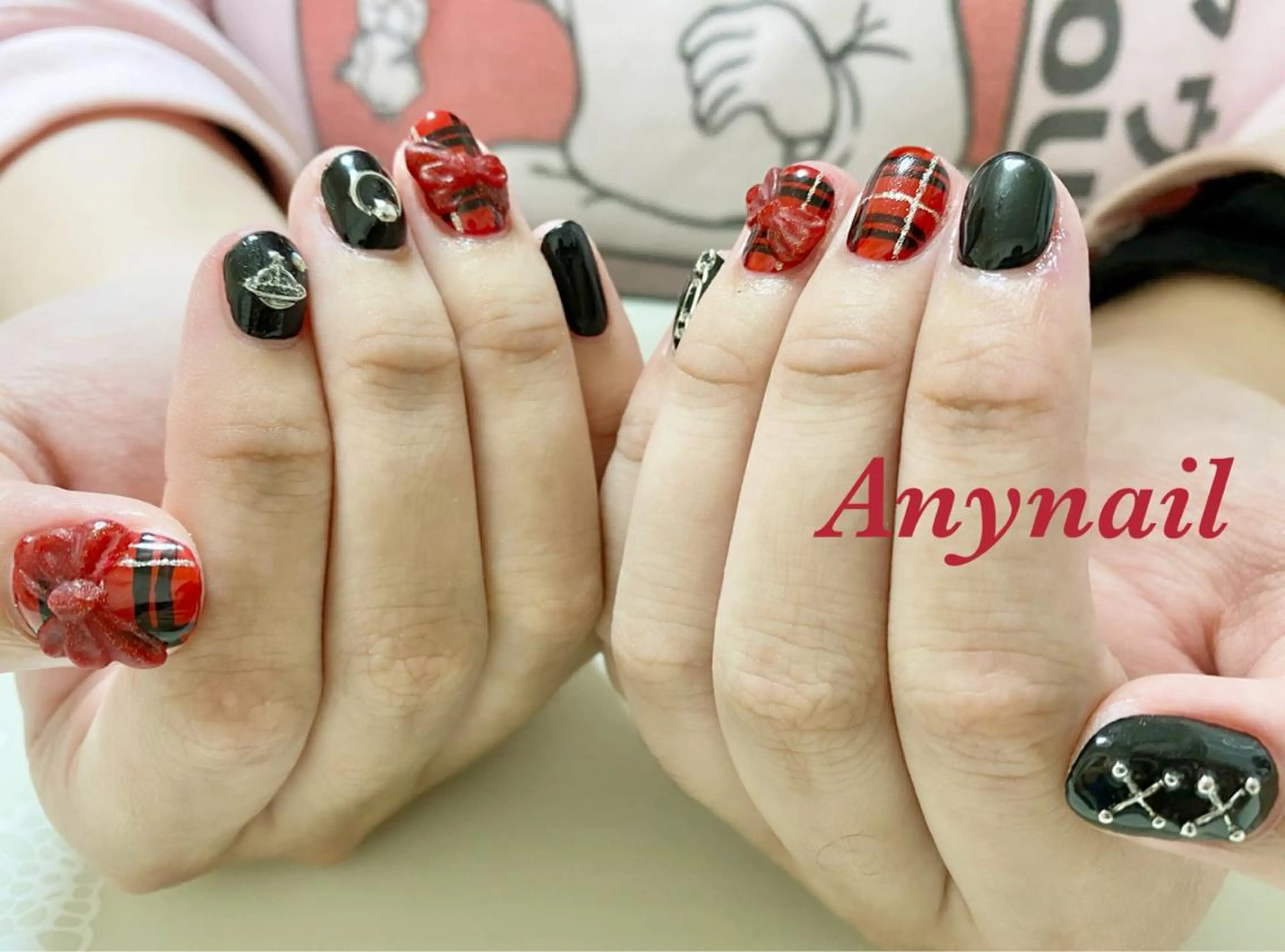 ネイル アートネイル ブルー 赤色 リボン ハンドネイル 岩澤 恵子のネイルデザイン