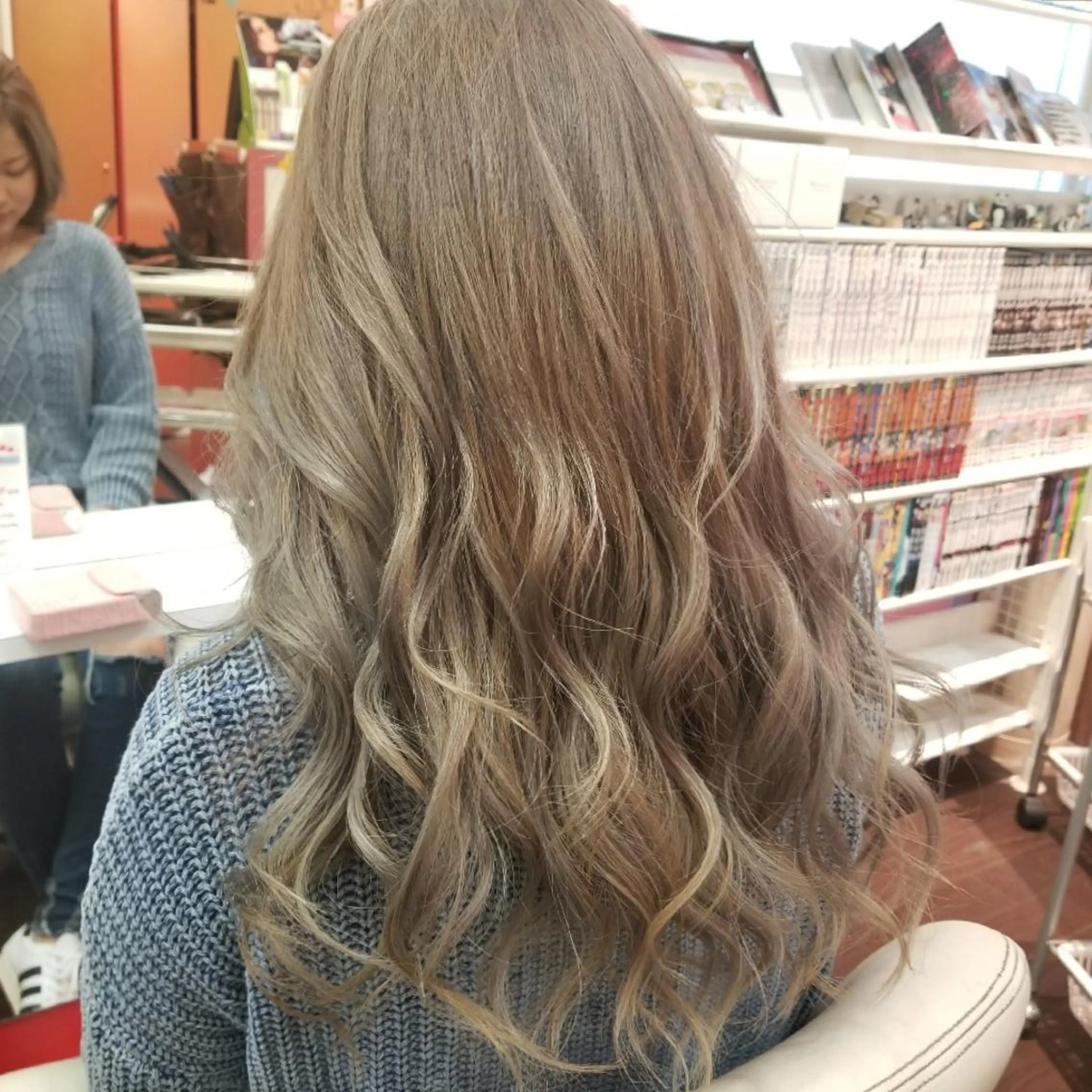 セミロング カラー ヘアカラー エクステ 植田 /エクステ /ブリーチ/髪質改善のヘアスタイル