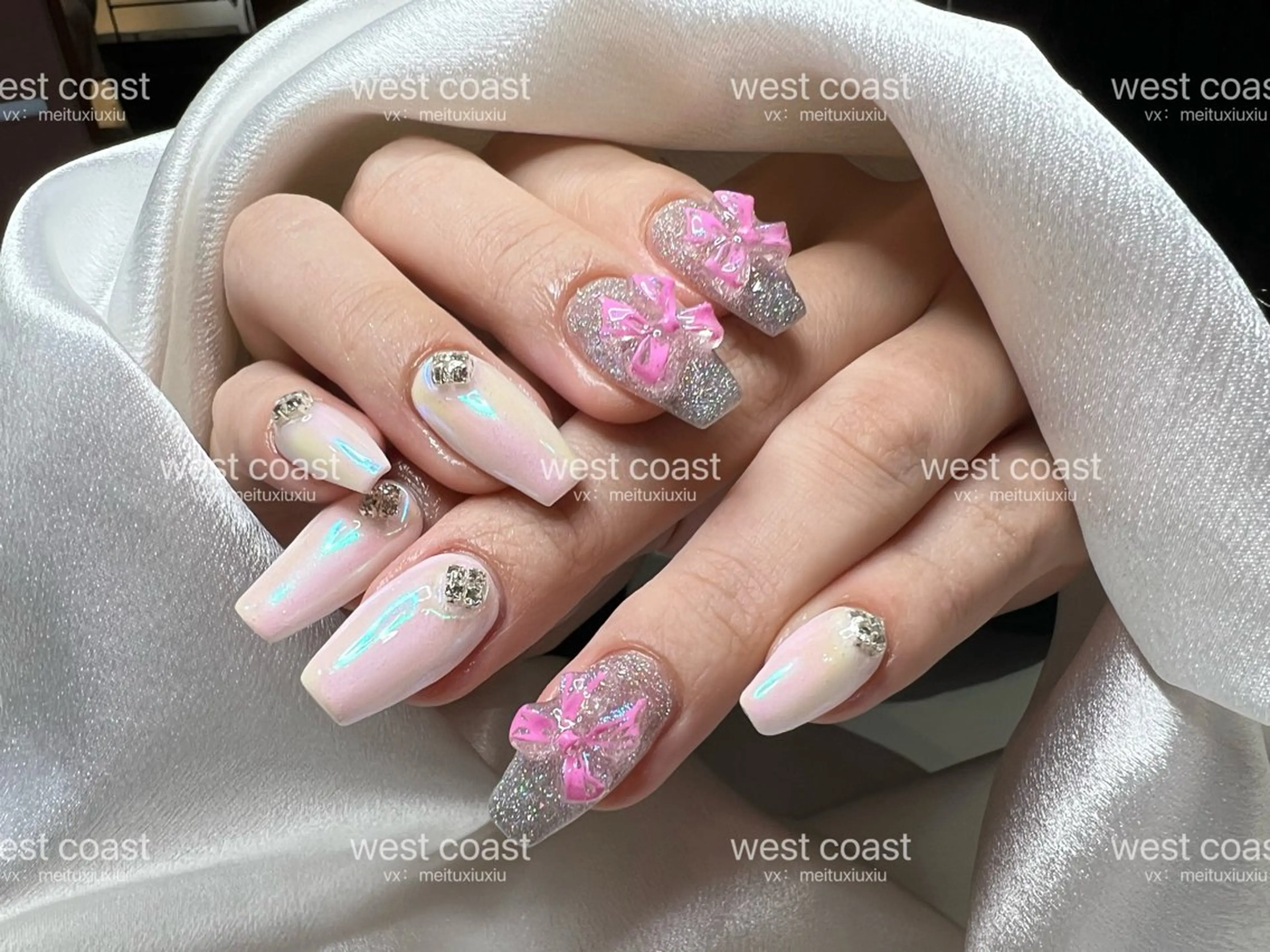 ネイル オーロラネイル リボン、ガーリー パーツ放題専門店のネイルデザイン