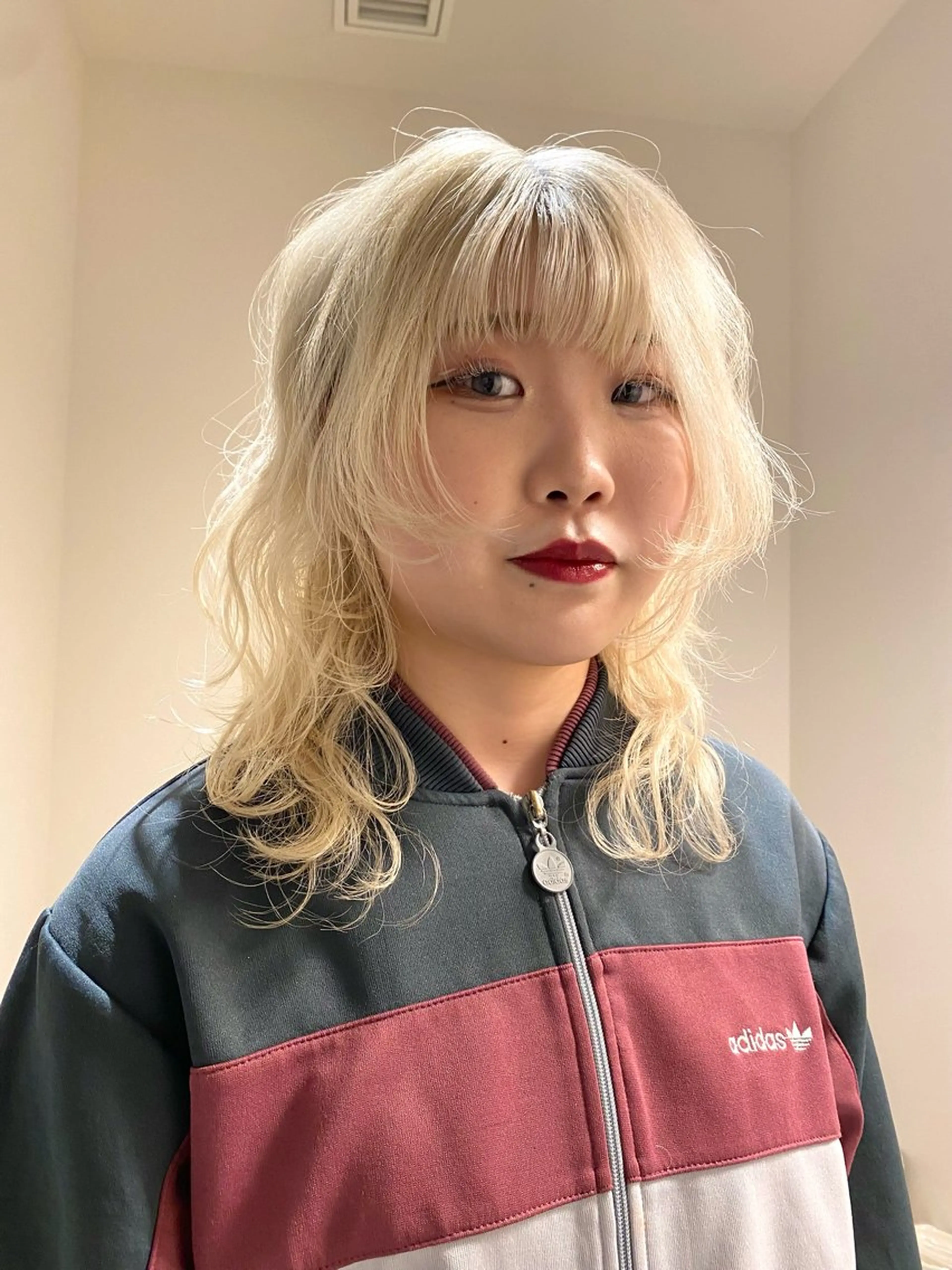 ミディアム カラー ヘアカラー Hair & make Lamp所属・梅田のブリーチ特化 美容師KAI🥰のヘアスタイル