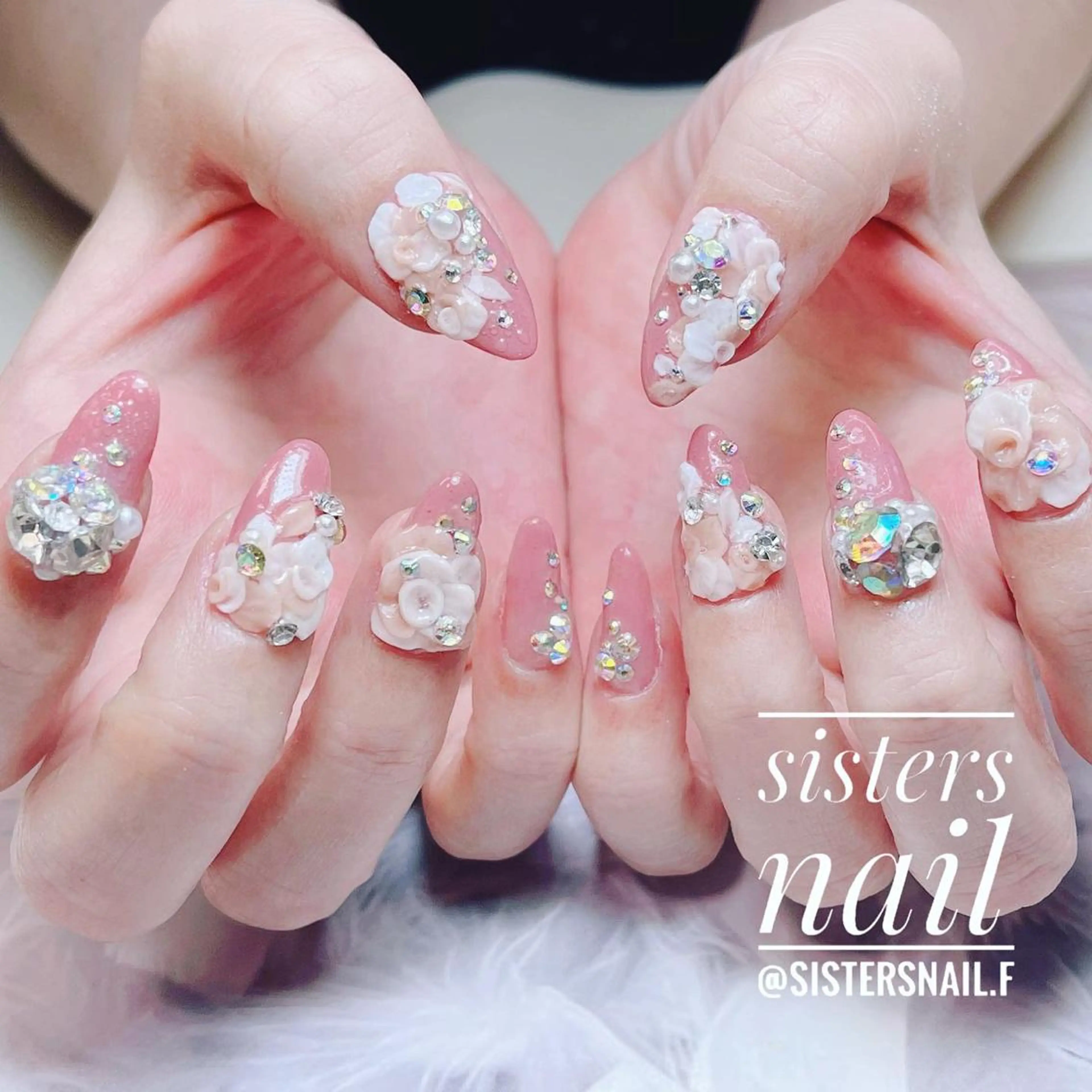 ネイル アートネイル 成人式 フラワーネイル キラキラネイル ニュアンスネイル sisters nail.fのネイルデザイン
