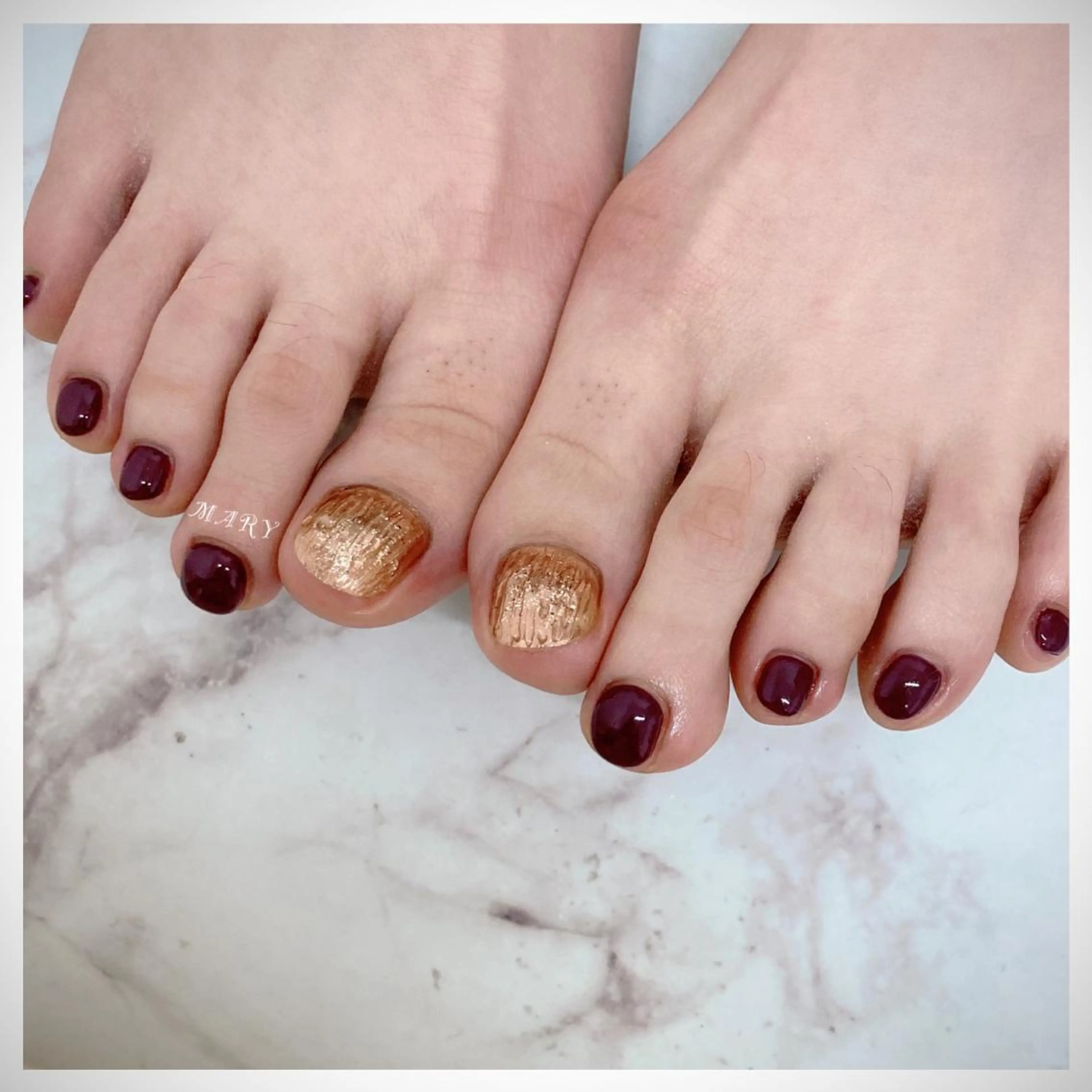 ネイル アートネイル フットネイル ゴールド ミラーネイル ニュアンスネイル フットネイル Mary nail所属・Mary nail .narumiのネイルデザイン
