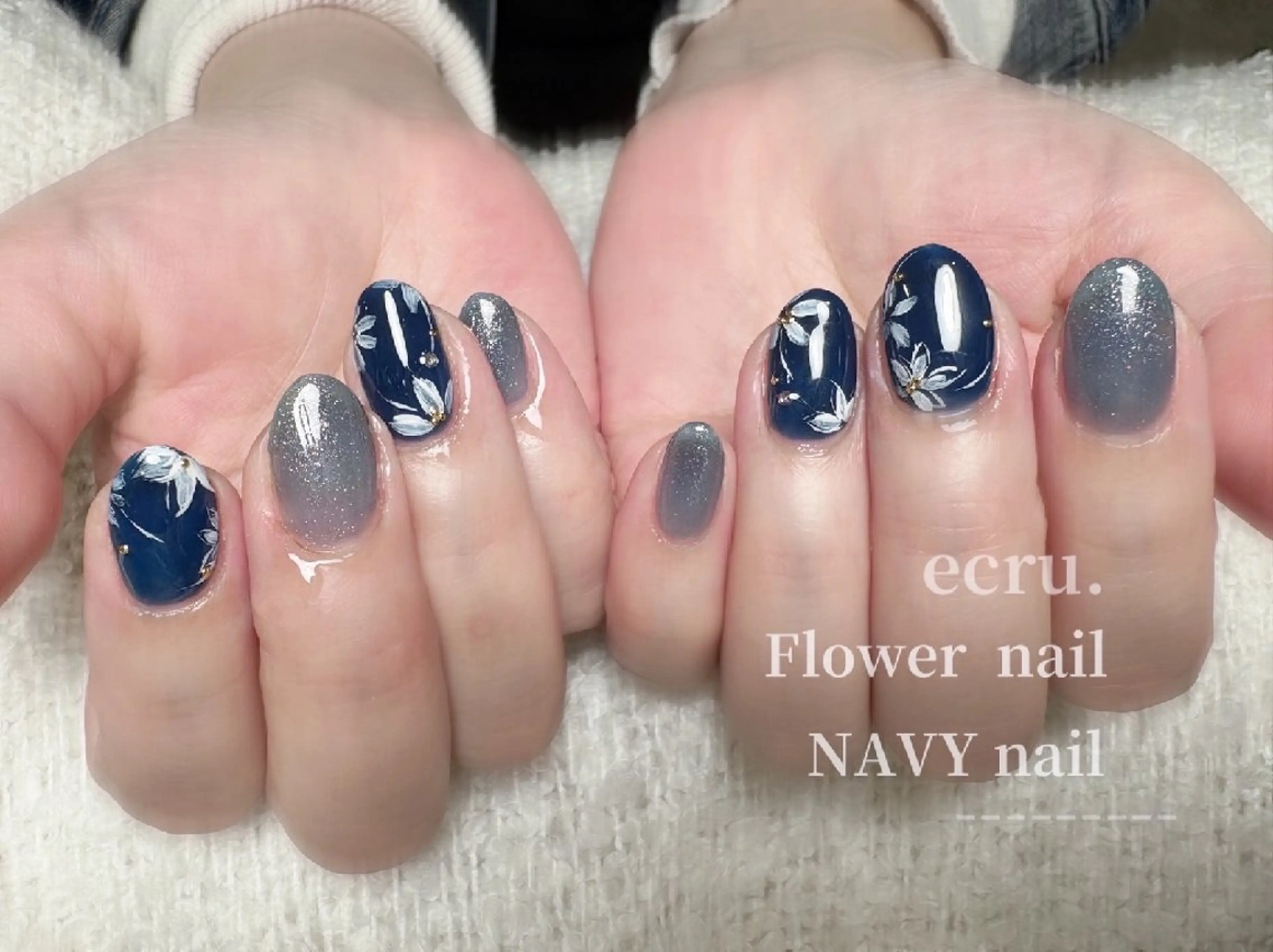 ネイル ネイビー ハンドネイル ecru.所属・TAKAHASHI NANAMIのマツエク・マツパデザイン