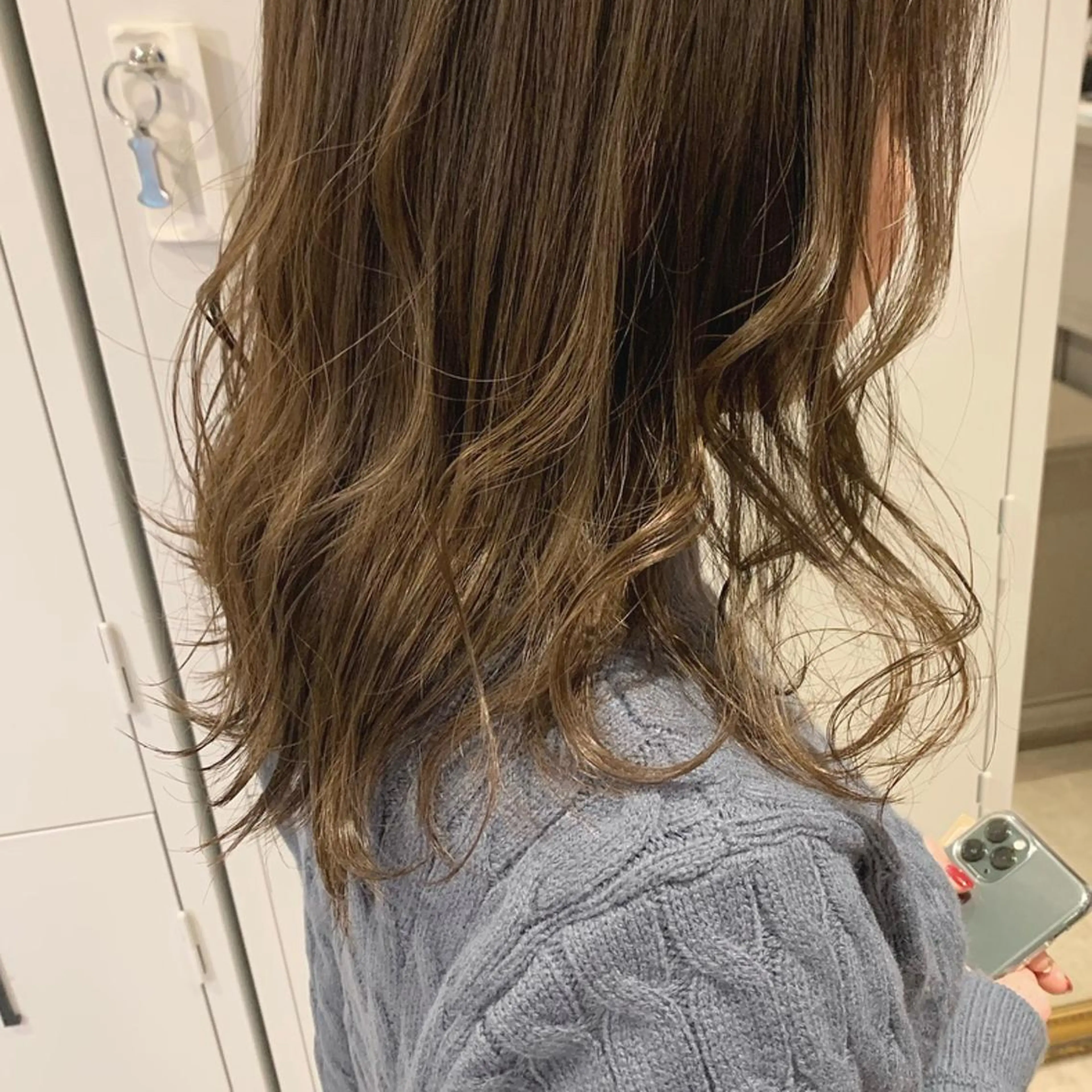 セミロング カラー ブリーチ 佐藤 永夏のヘアスタイル