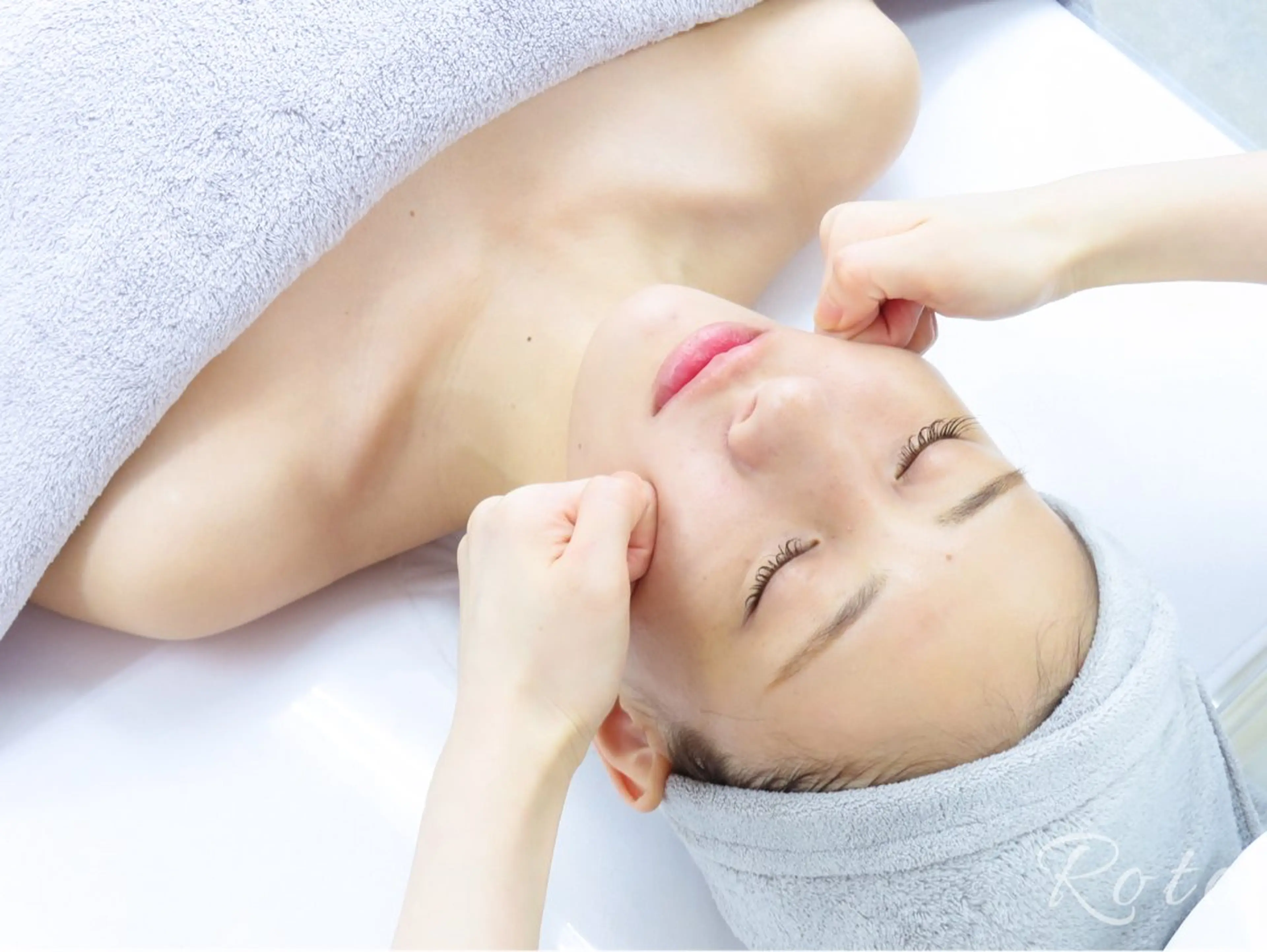 <定番>【究極小顔】韓国式コルギ(骨気)＋デコルテ＋石膏パック＋ヘッド　70分の写真