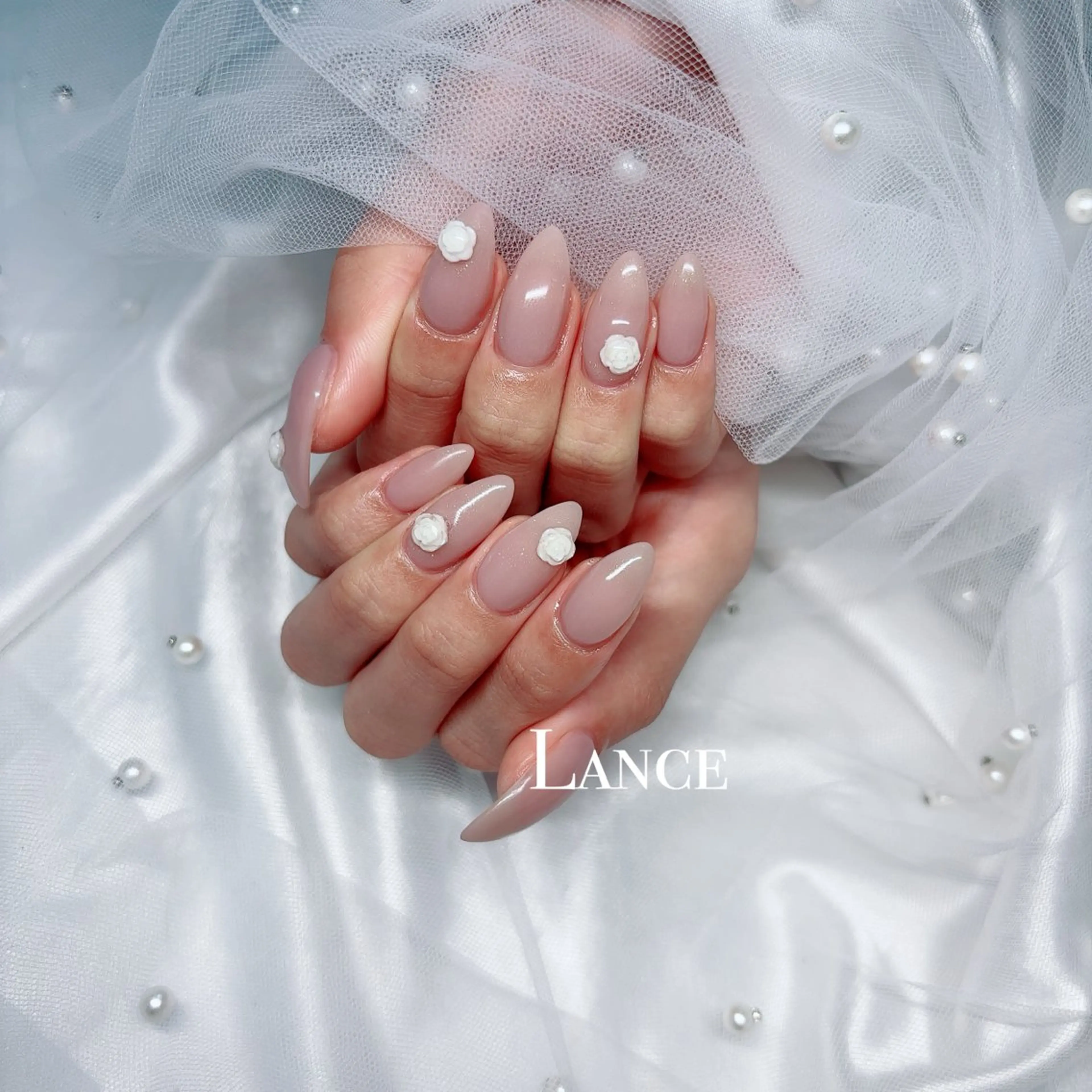 ネイル オーロラネイル フレンチネイル キラキラネイル 韓国ネイル ワンカラーネイル ハンドネイル Lance nailのネイルデザイン