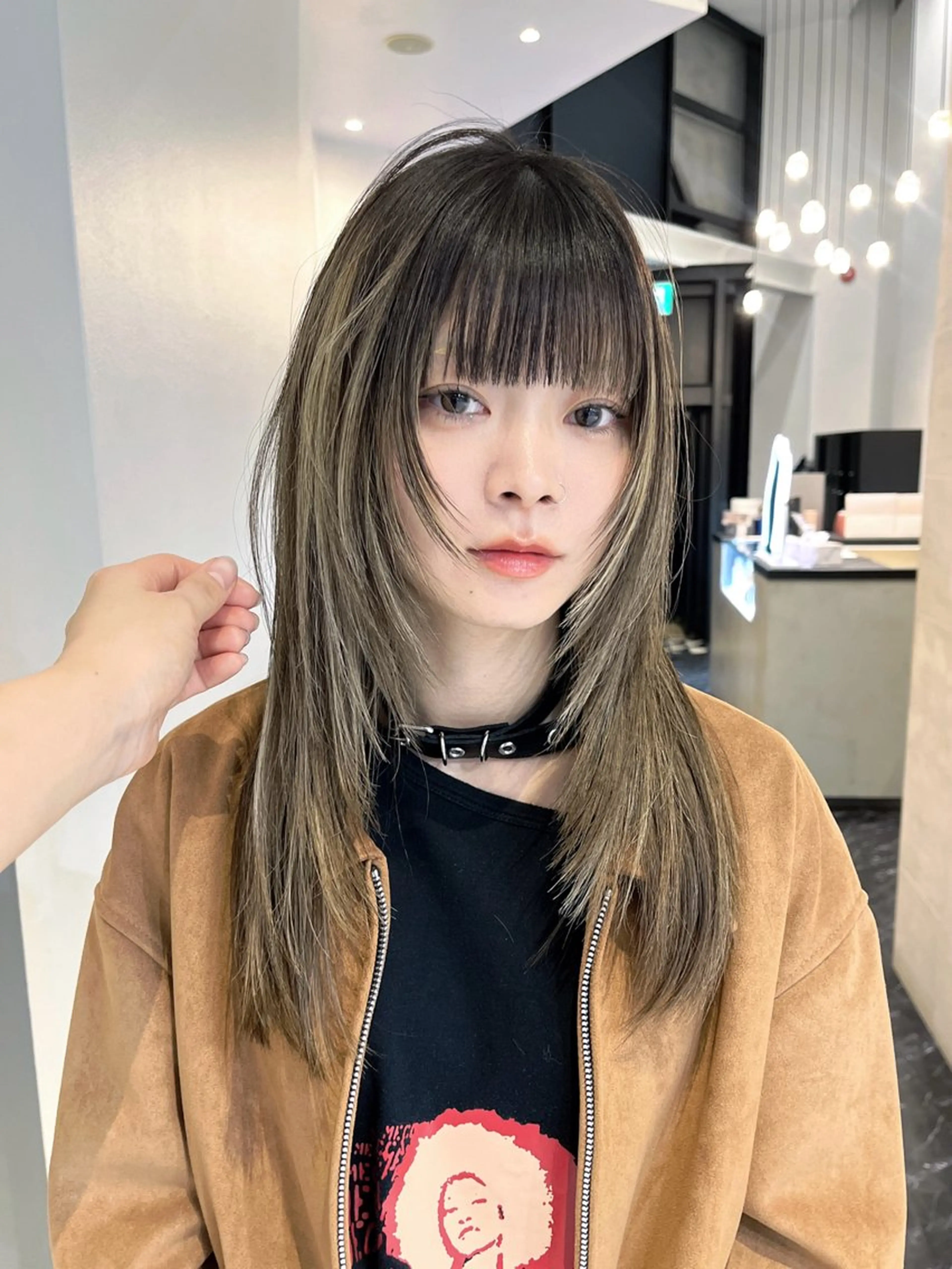 セミロング 顔まわりレイヤー レイヤーカット シャギー カット Airi 韓国y2k レイヤーカットのヘアスタイル