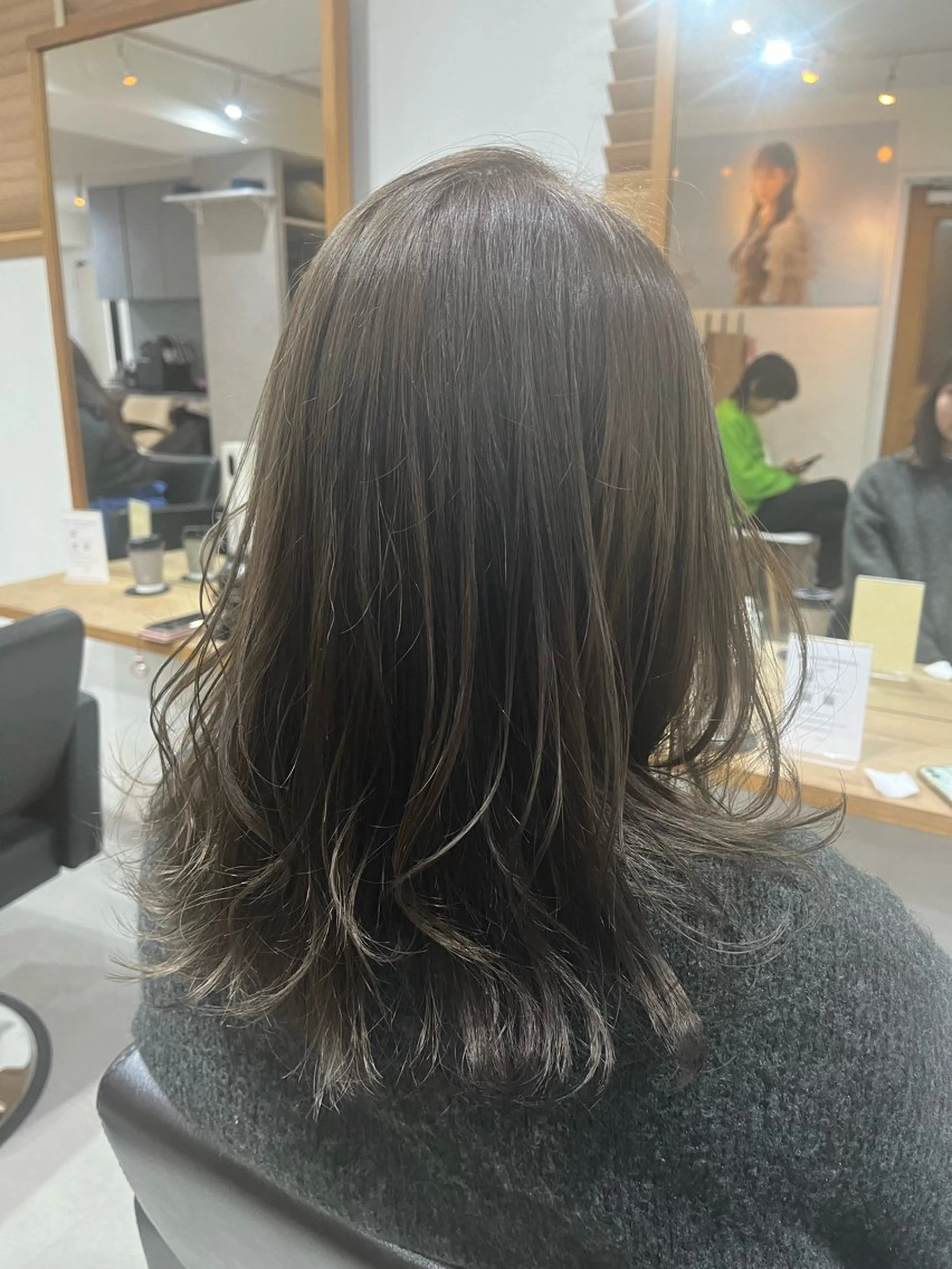 セミロング ヘアカラー ✨🎨ブリーチなし 透明感カラー✨美友のヘアスタイル