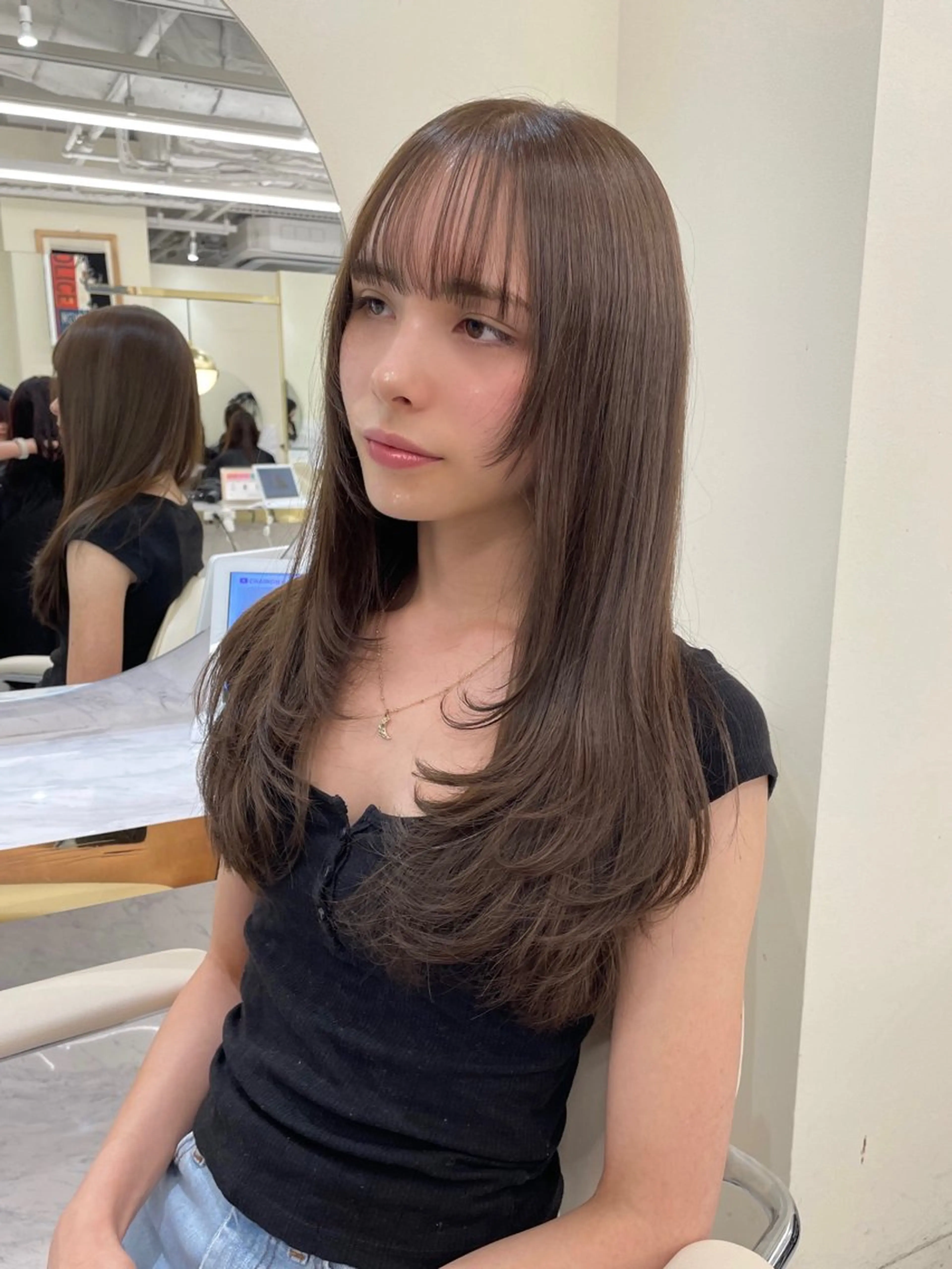 ロング カラー ヘアアレンジ アッシュ ベージュカラー ブリーチ 透明感カラー ダブルカラー maoブリーチ無し 似合わせカラーのヘアスタイル
