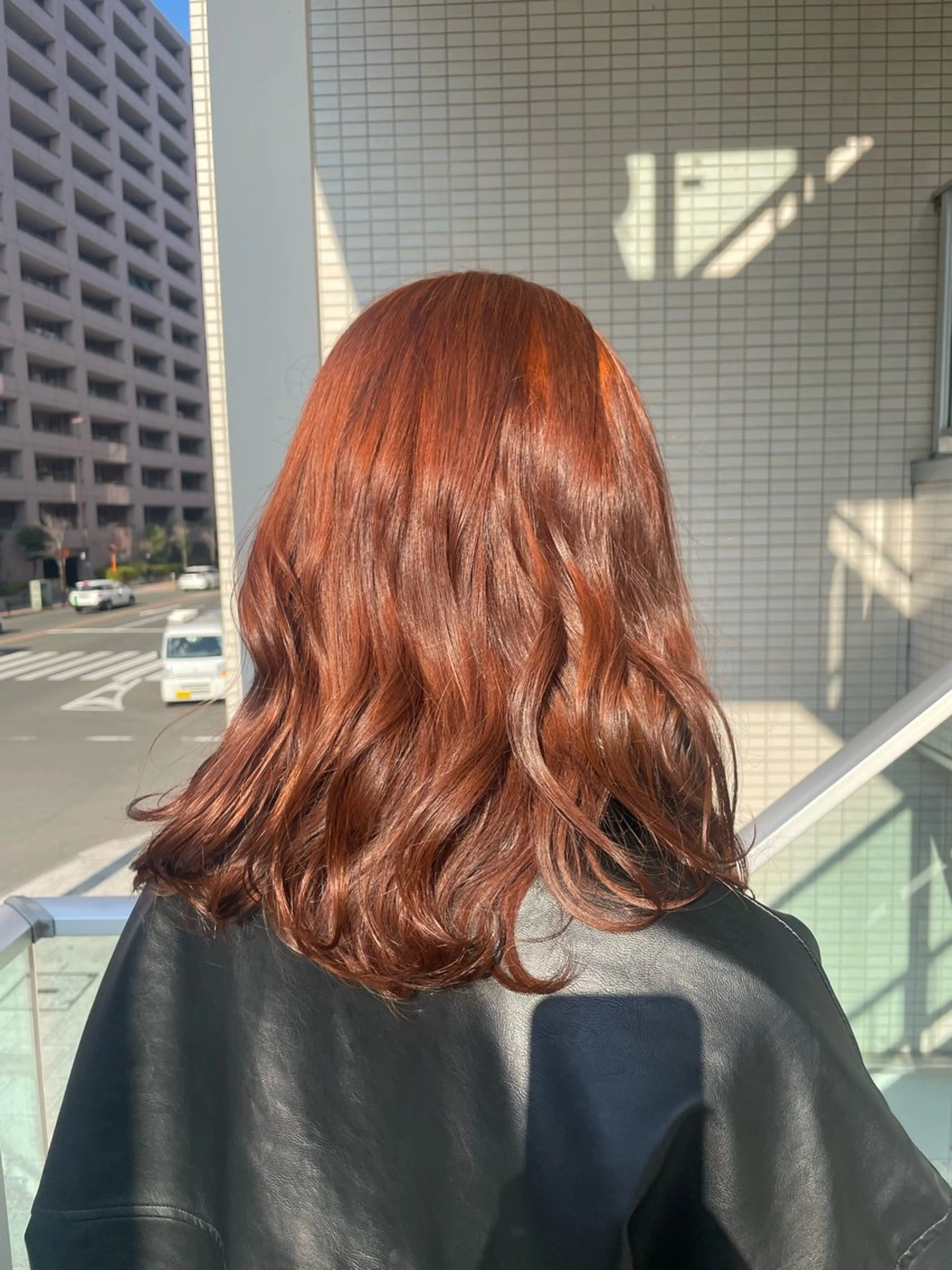 セミロング カット ヘアカラー トリートメント 立川・くびれミディ 旬なデザインカラーのヘアスタイル