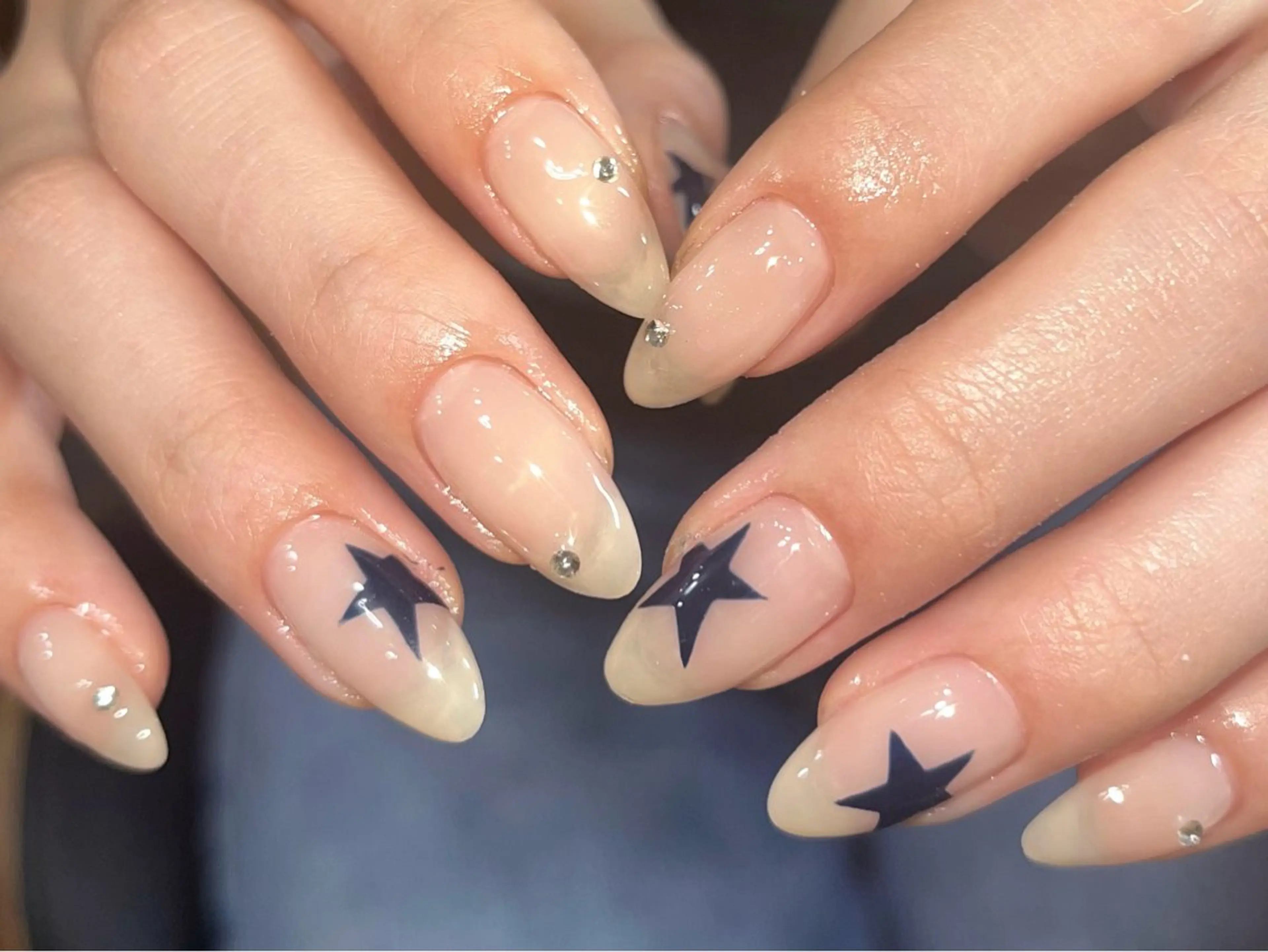 ネイル ネイビー オフィスネイル ワンカラーネイル シルバー シンプルネイル ハンドネイル ハンドケア 🎀NAIL🎀 AI🪄︎︎◝✩のネイルデザイン