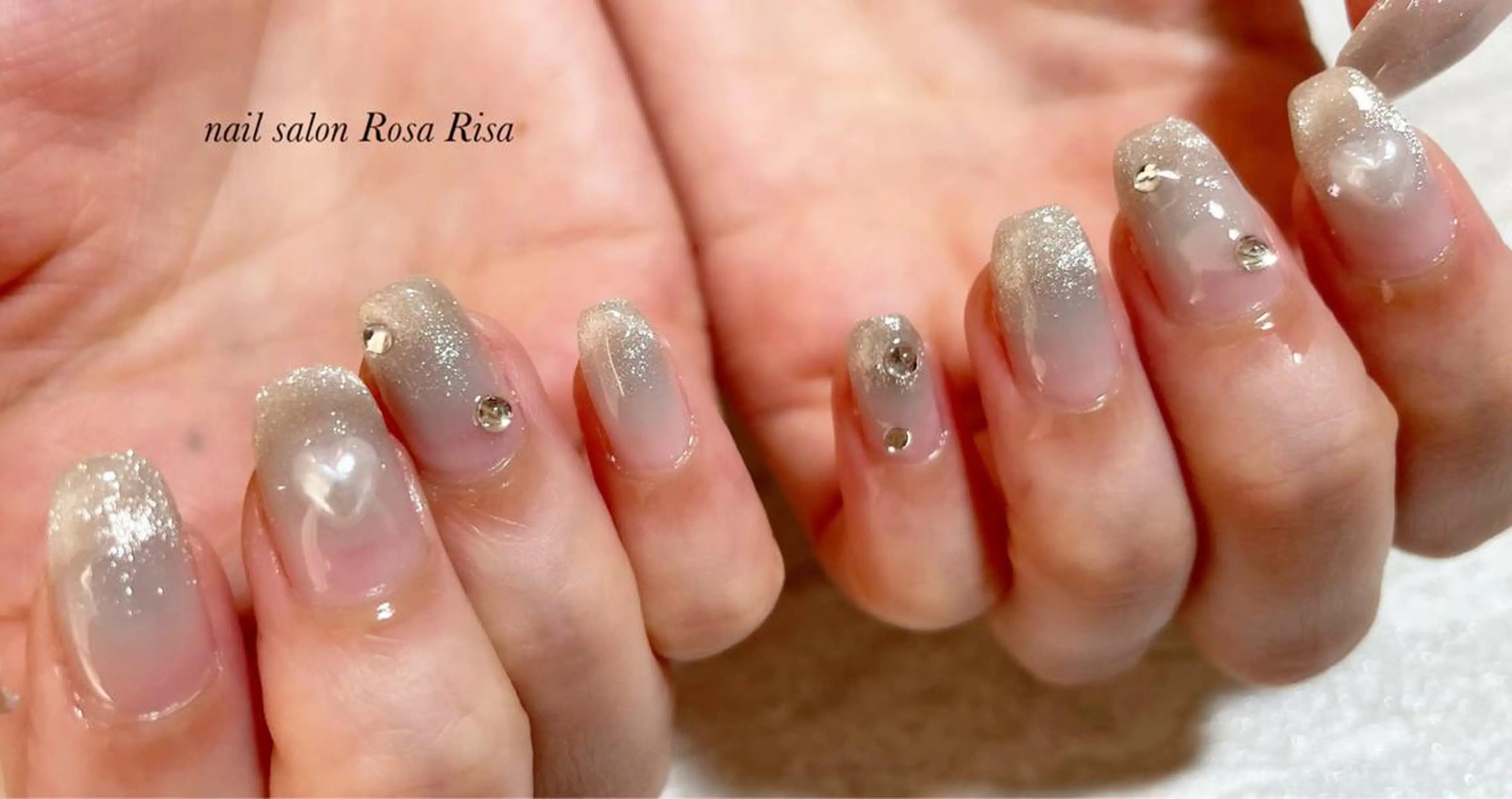 ミディアム ネイル チークネイル マグネットネイル ハンドネイル ネイルスタジオ シェイクユアハンズのネイルデザイン