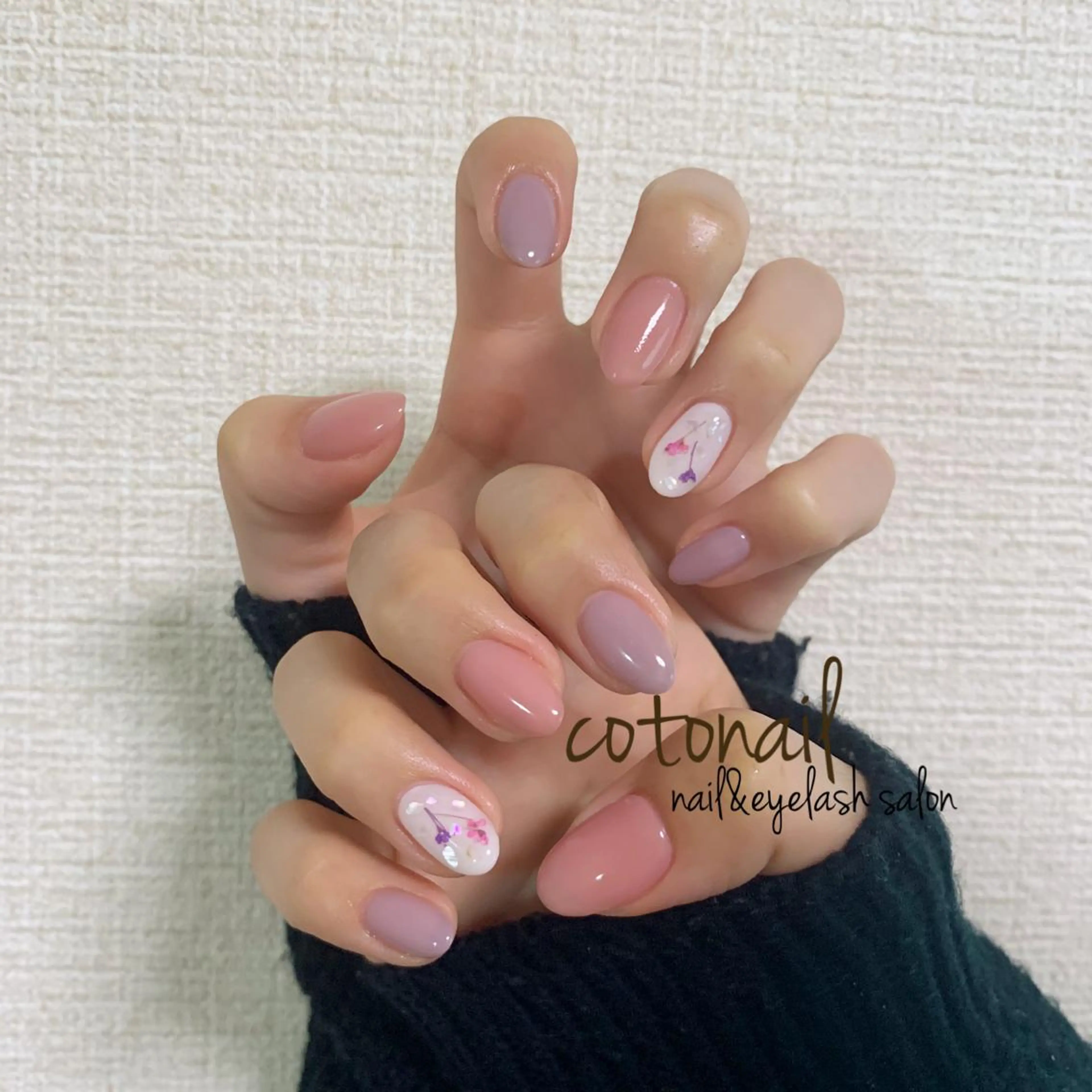 ミディアム ネイル ハンドネイル ツメトマツゲ .のネイルデザイン