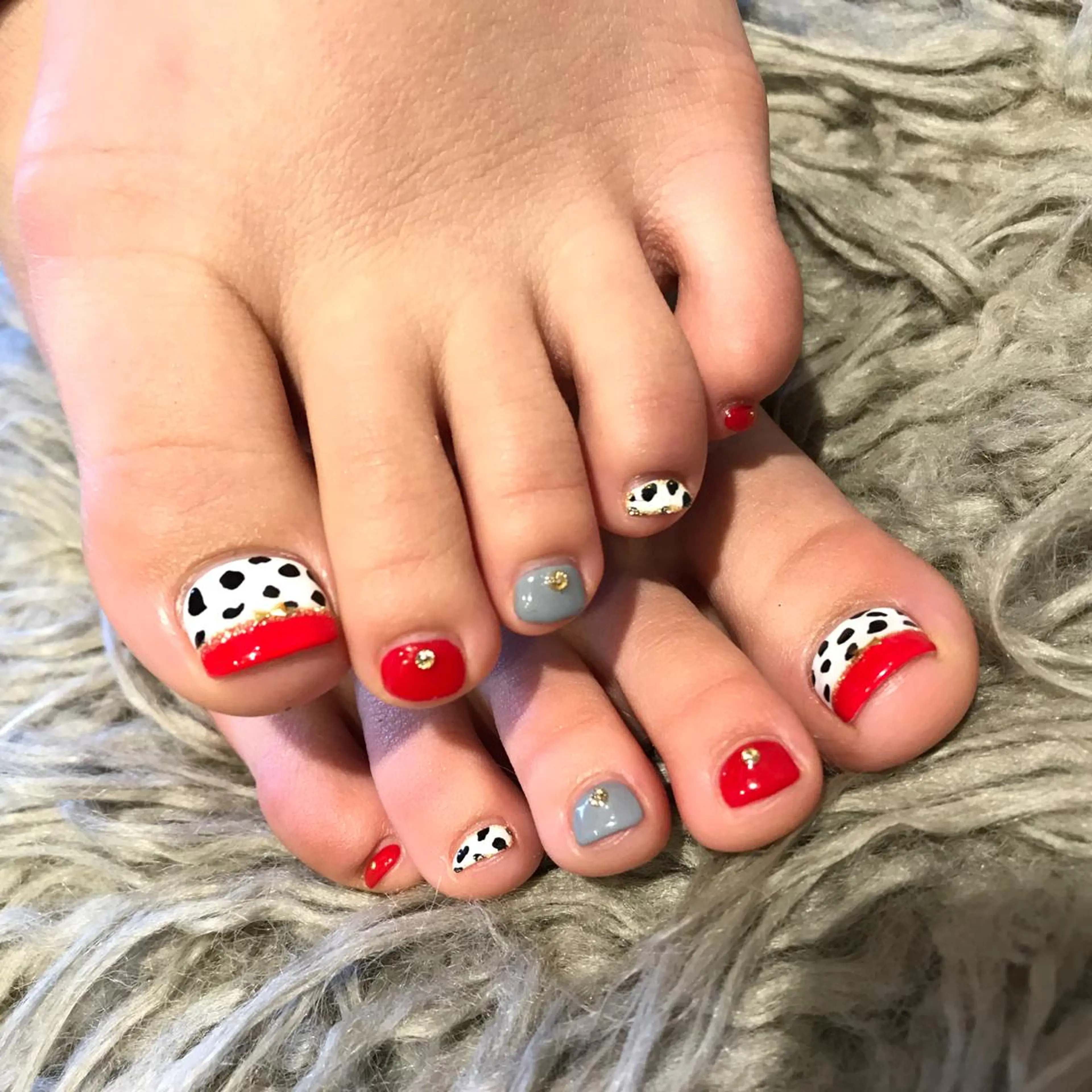 ネイル フットネイル 赤色 EARTH nanaのネイルデザイン