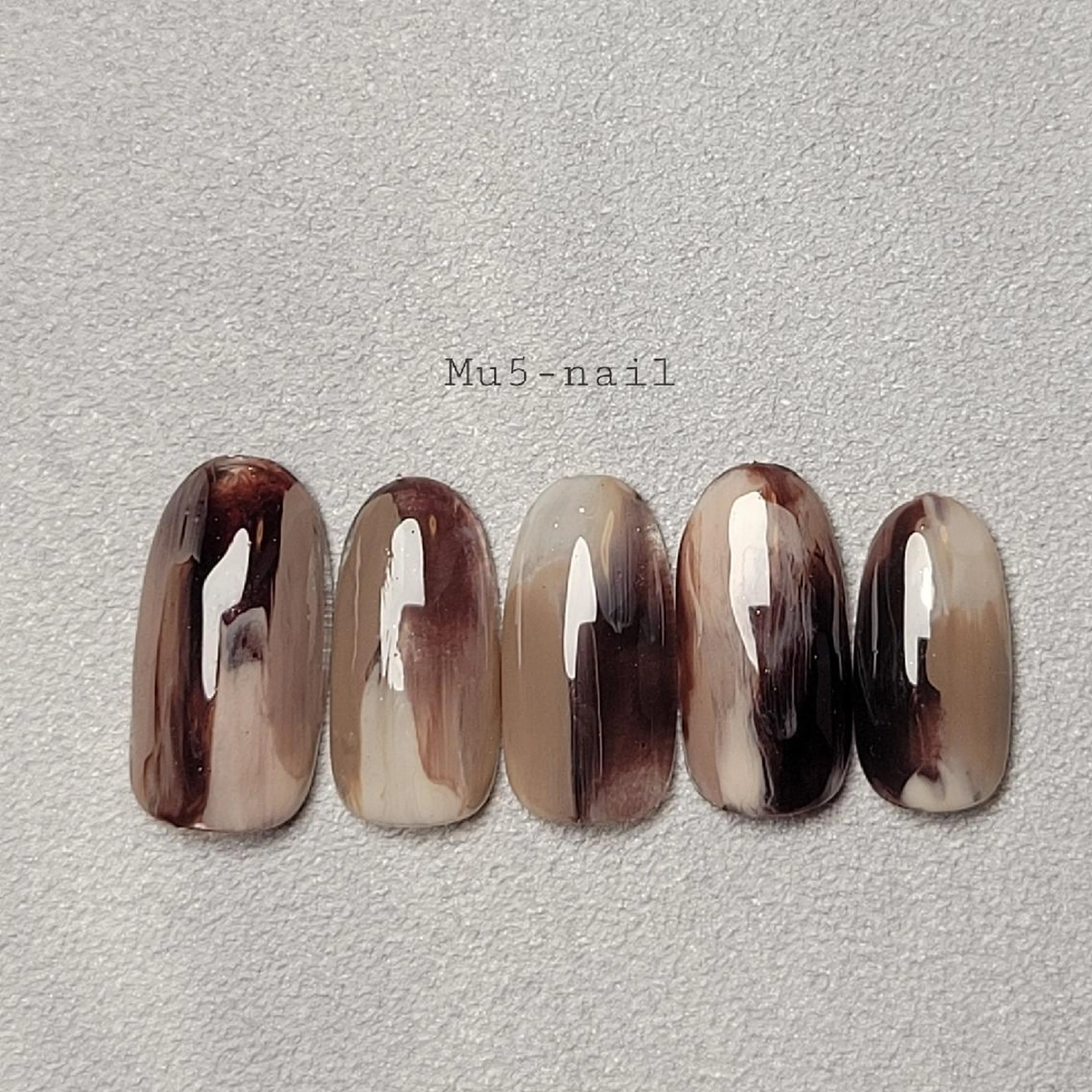 ネイル ニュアンスネイル MU5-nail 金山ネイルサロンのネイルデザイン