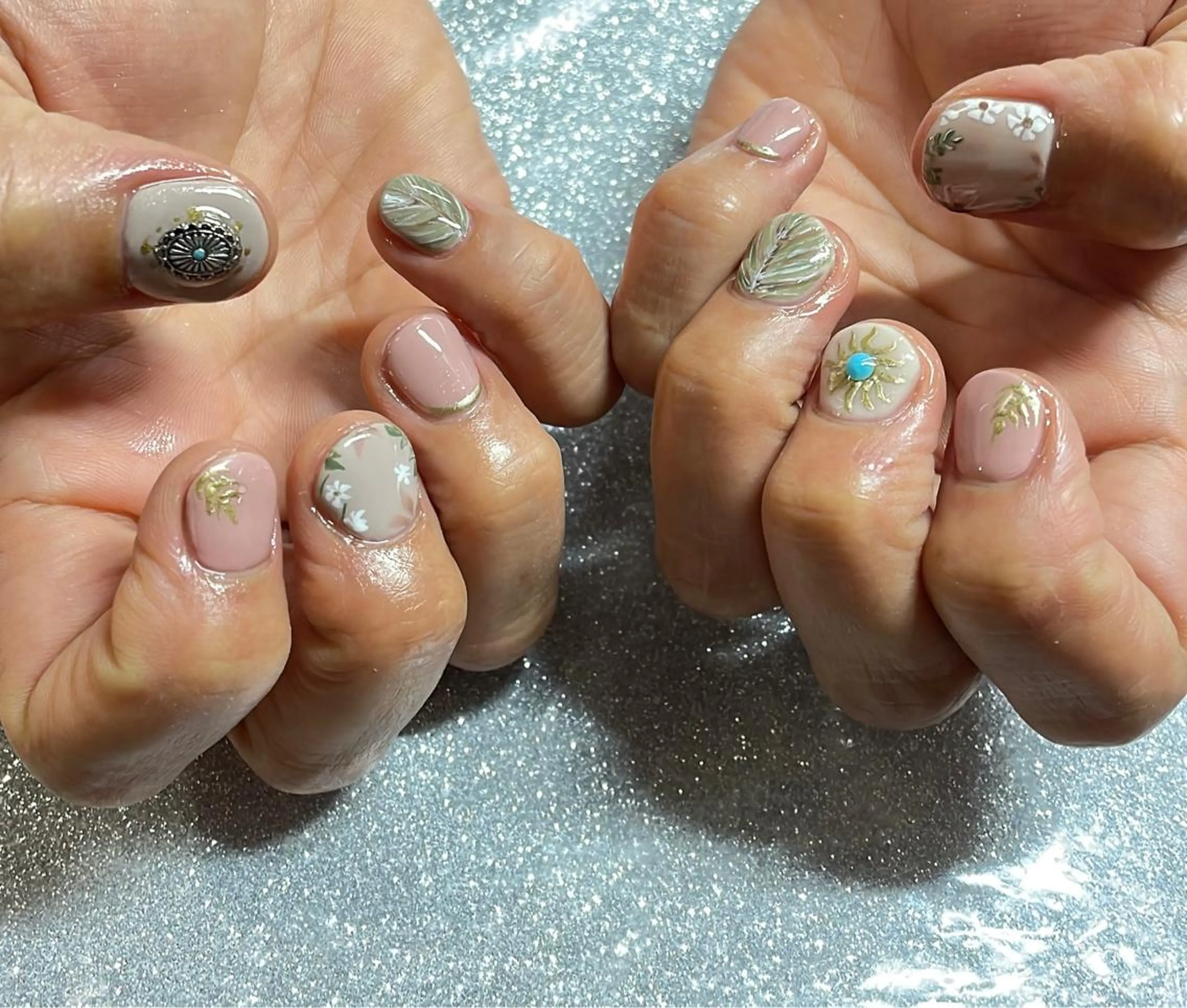 ネイル ハンドネイル VIERU 🌈🎀💖のネイルデザイン