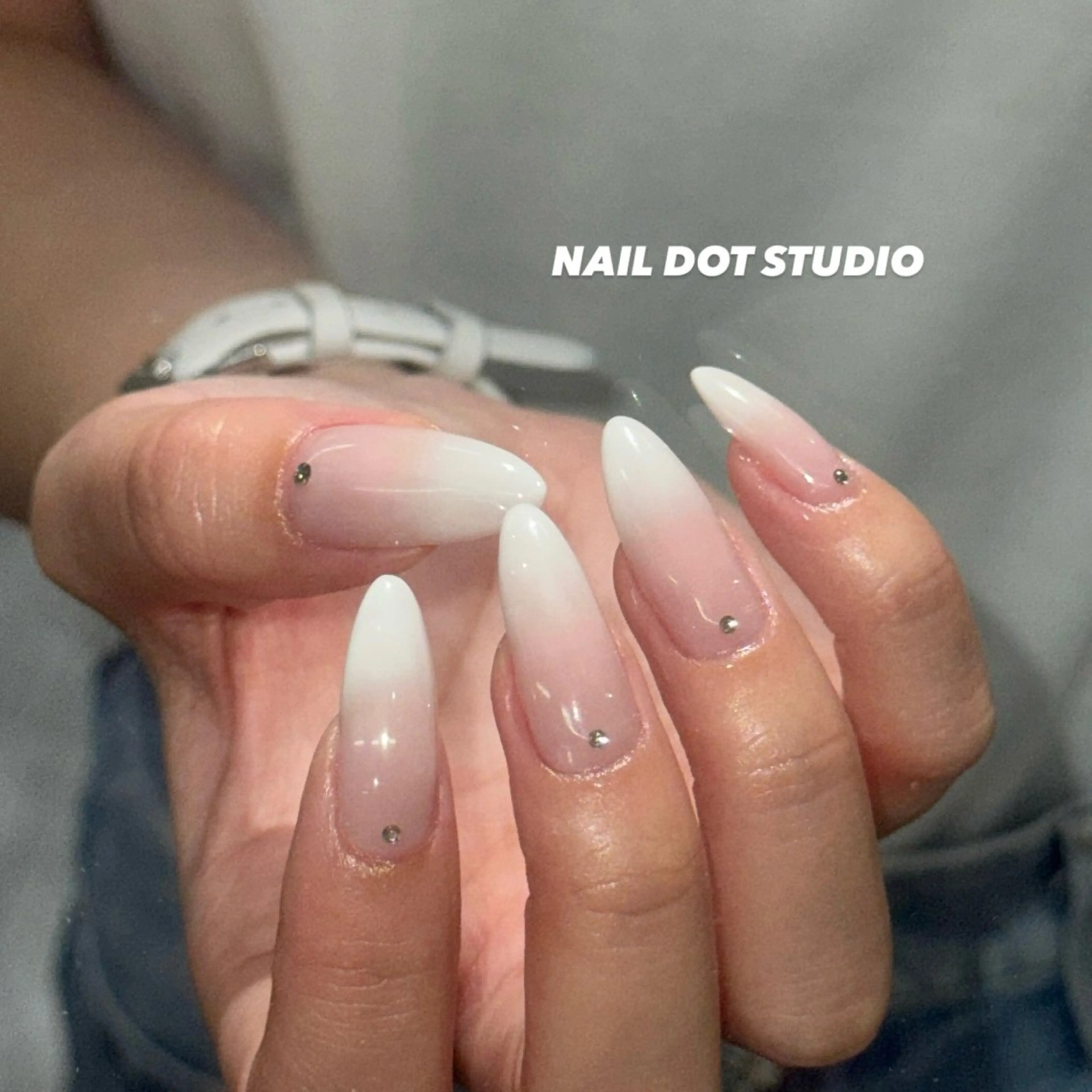 ネイル ハンドネイル NAILDOTSTU DIO SEINAのネイルデザイン