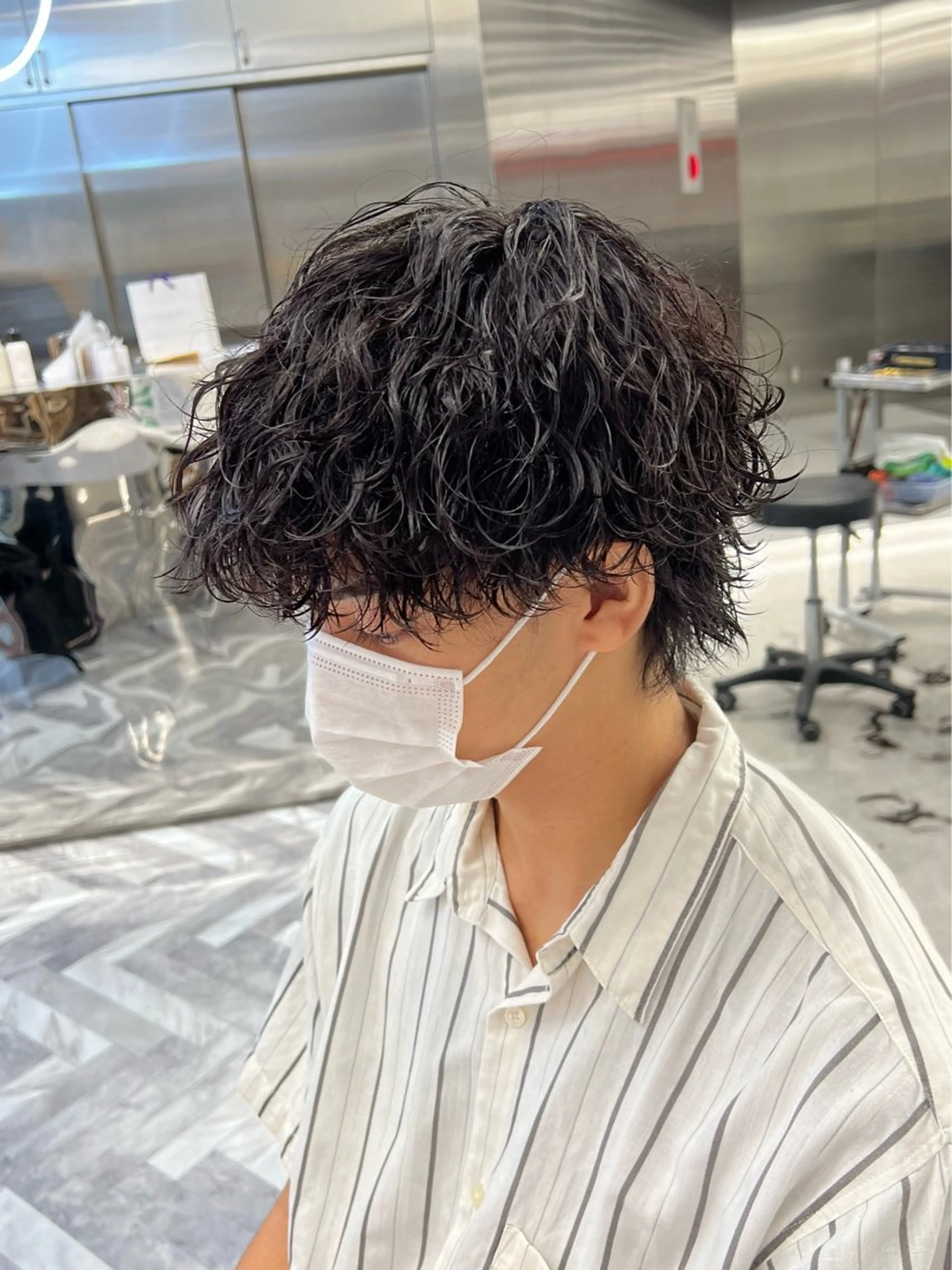 ショート カラー パーマ メンズ メンズパーマ メンズツイストパーマ 波巻きパーマ スパイラルパーマ ツイストパーマ カット ヘアカラー パーマ フェザーショート⚡️ REONのヘアスタイル