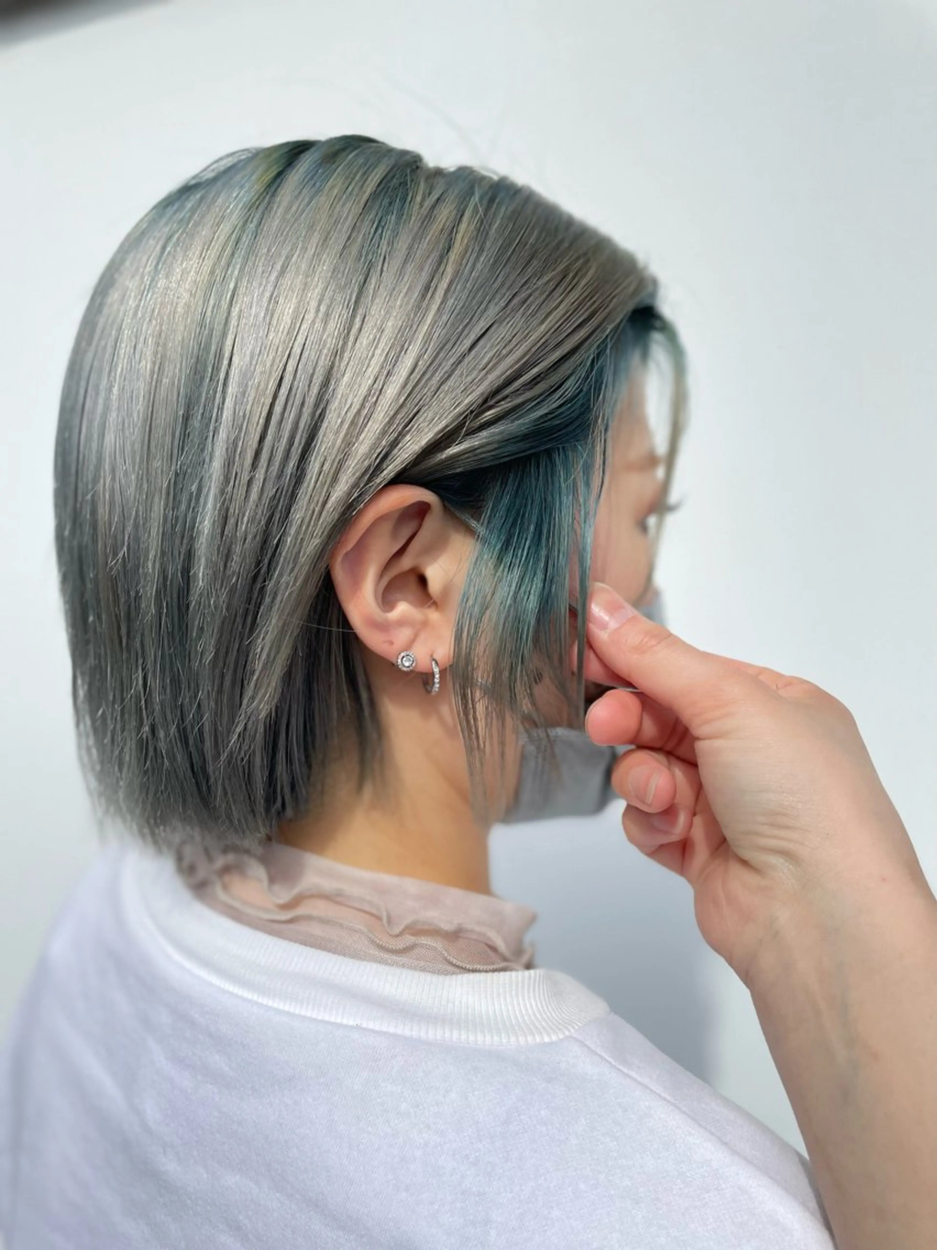 ショート カラー ブリーチ シルバー L by first所属・ヘアスタイリスト 🔥aikoのヘアスタイル