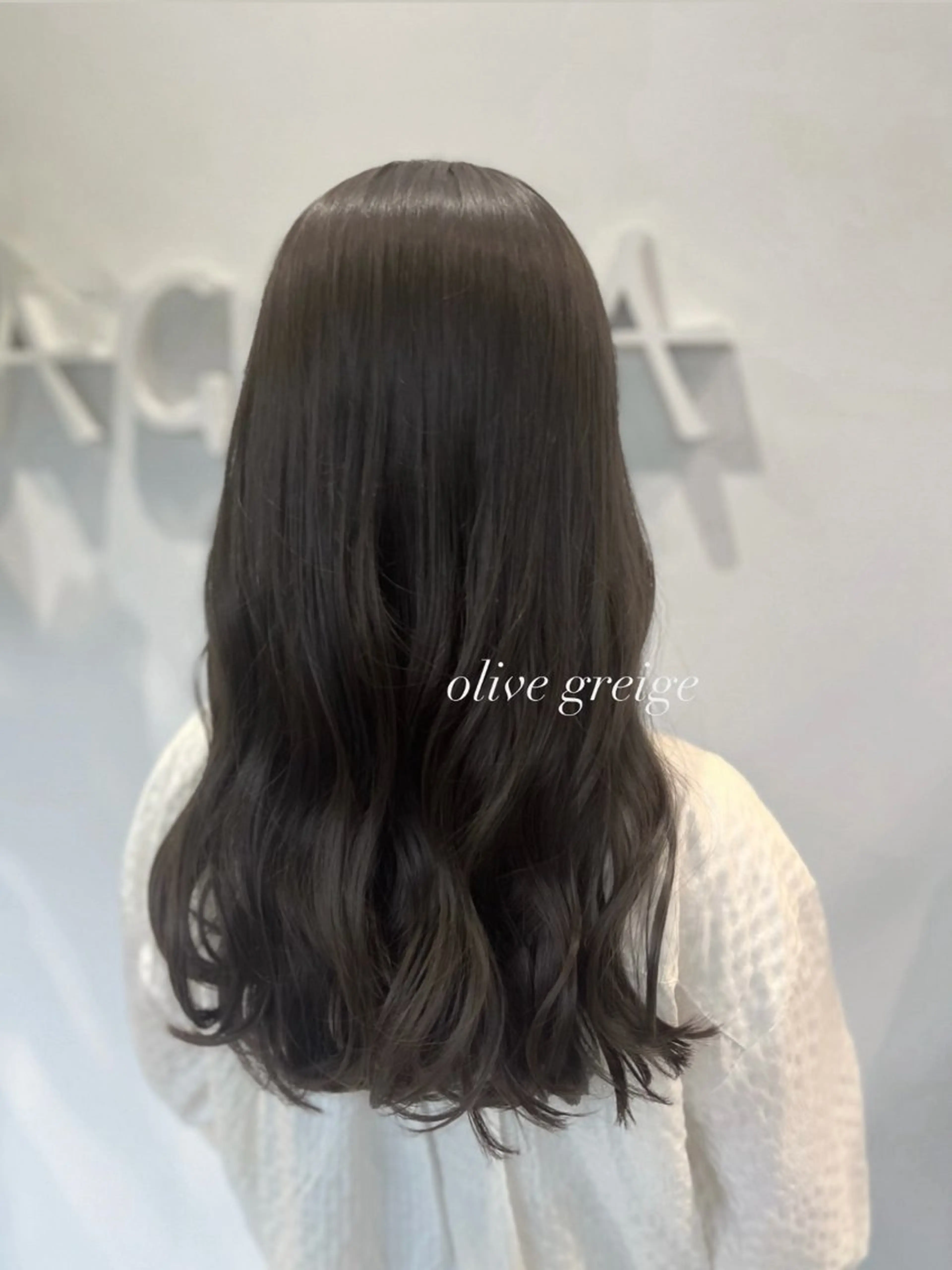 ロング カラー グレージュ オリーブグレージュ オリーブグレー カット ヘアカラー トリートメント 透明感カラー／ 艶感カラー／RAMUのヘアスタイル