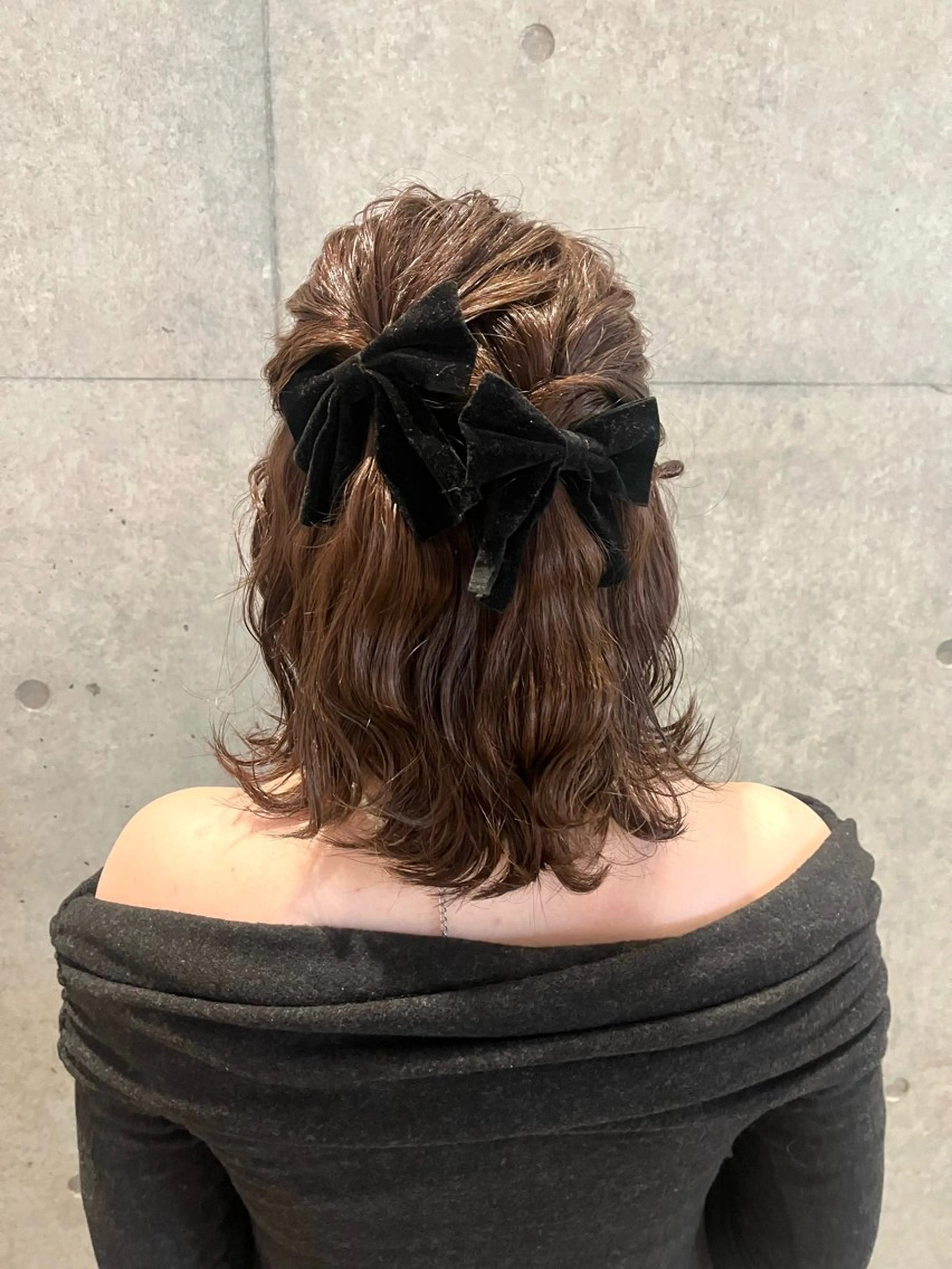 ミディアム ヘアアレンジ ハーフアップ 結婚式・ブライダル ヘアセット 透明感カラー/ レイヤーkotonoのヘアスタイル