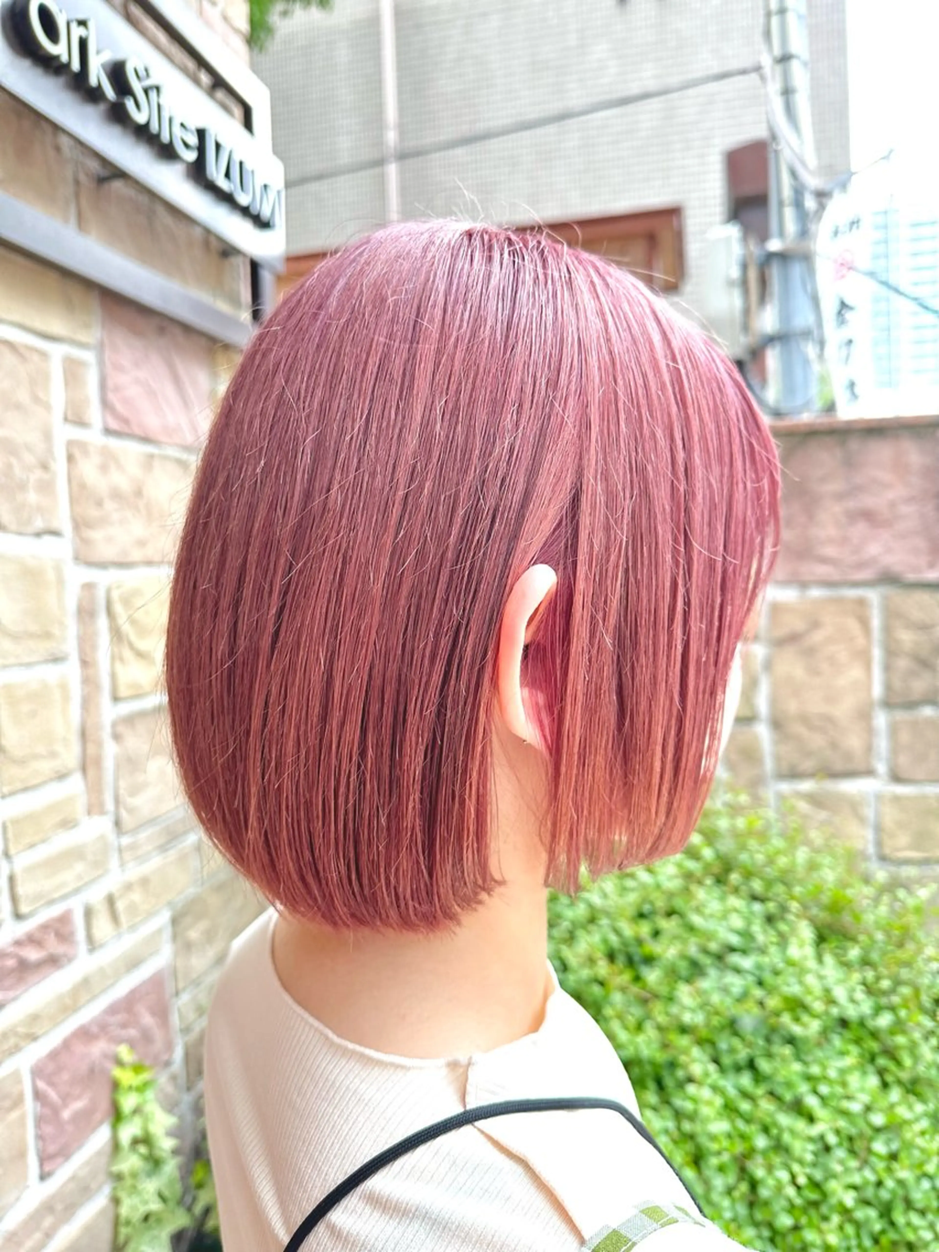 ショート カラー 西出 茉燦のヘアスタイル