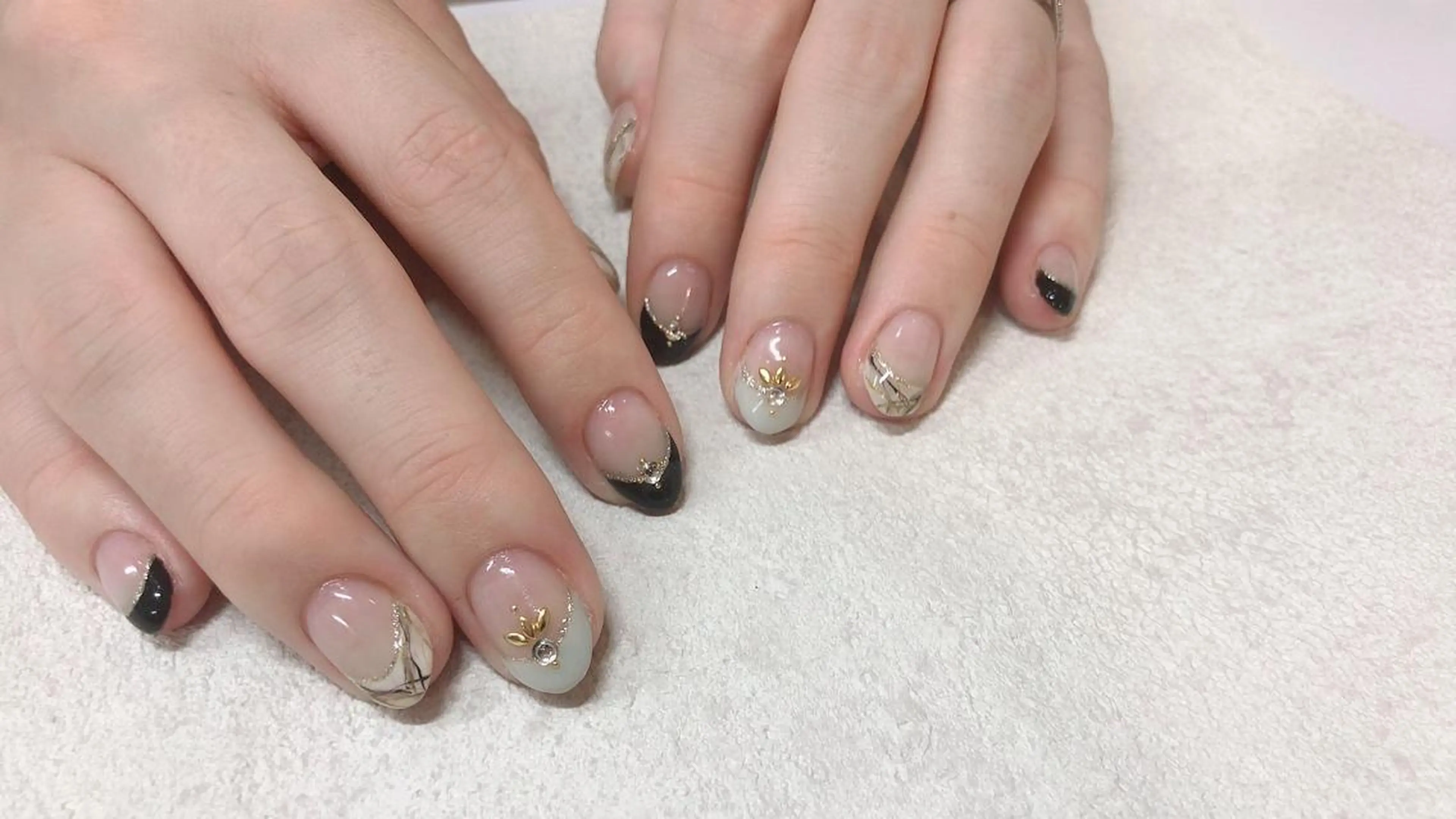 セミロング ネイル ゴールド ハンドネイル Nail cottageのネイルデザイン