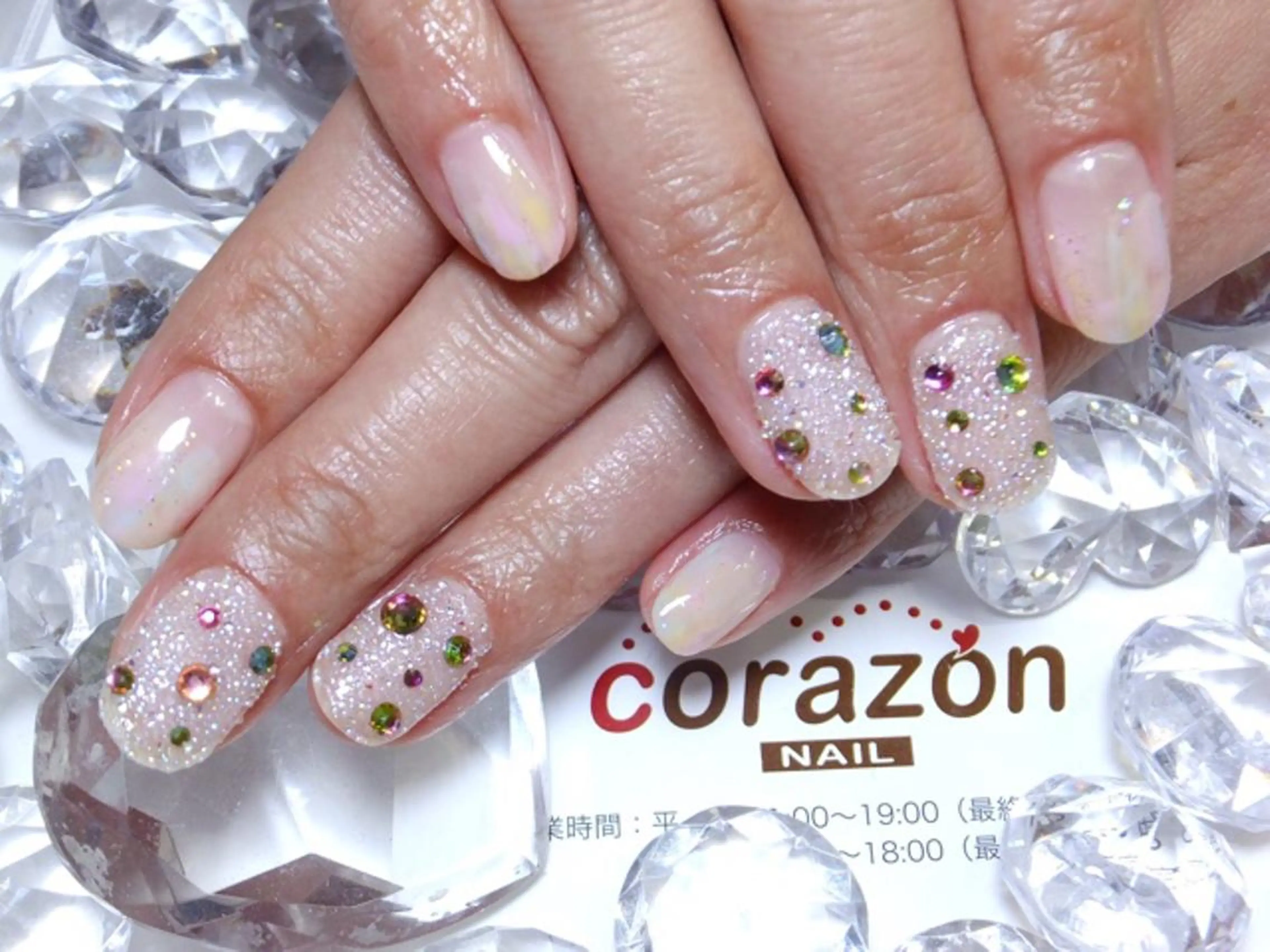 ネイル オーロラネイル クリアネイル ニュアンスネイル 春ネイル ストーンネイル corazon所属・ネイリスト aicoのネイルデザイン