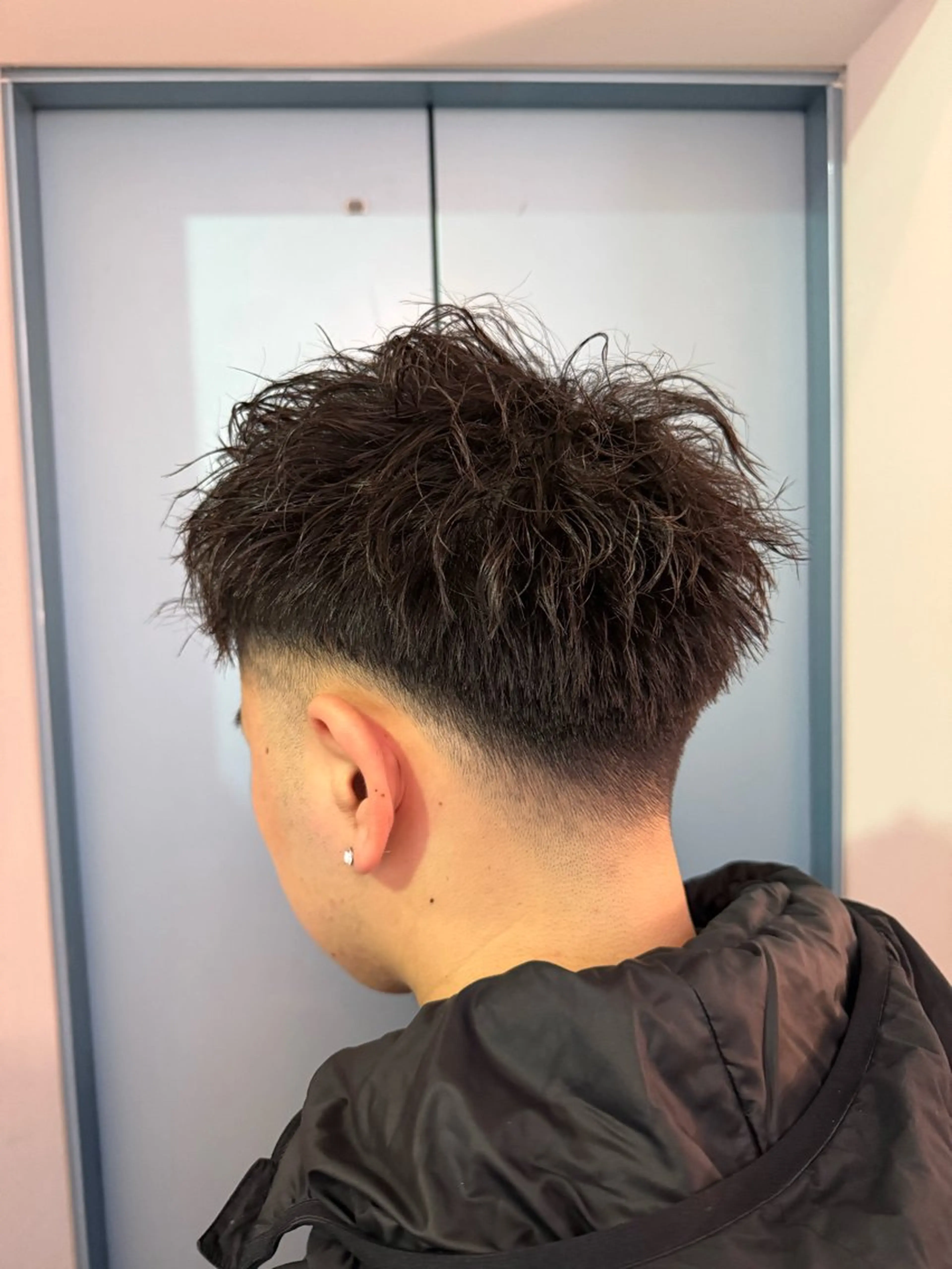 ショート パーマ メンズ フェードカット 溝口 槙里也のヘアスタイル