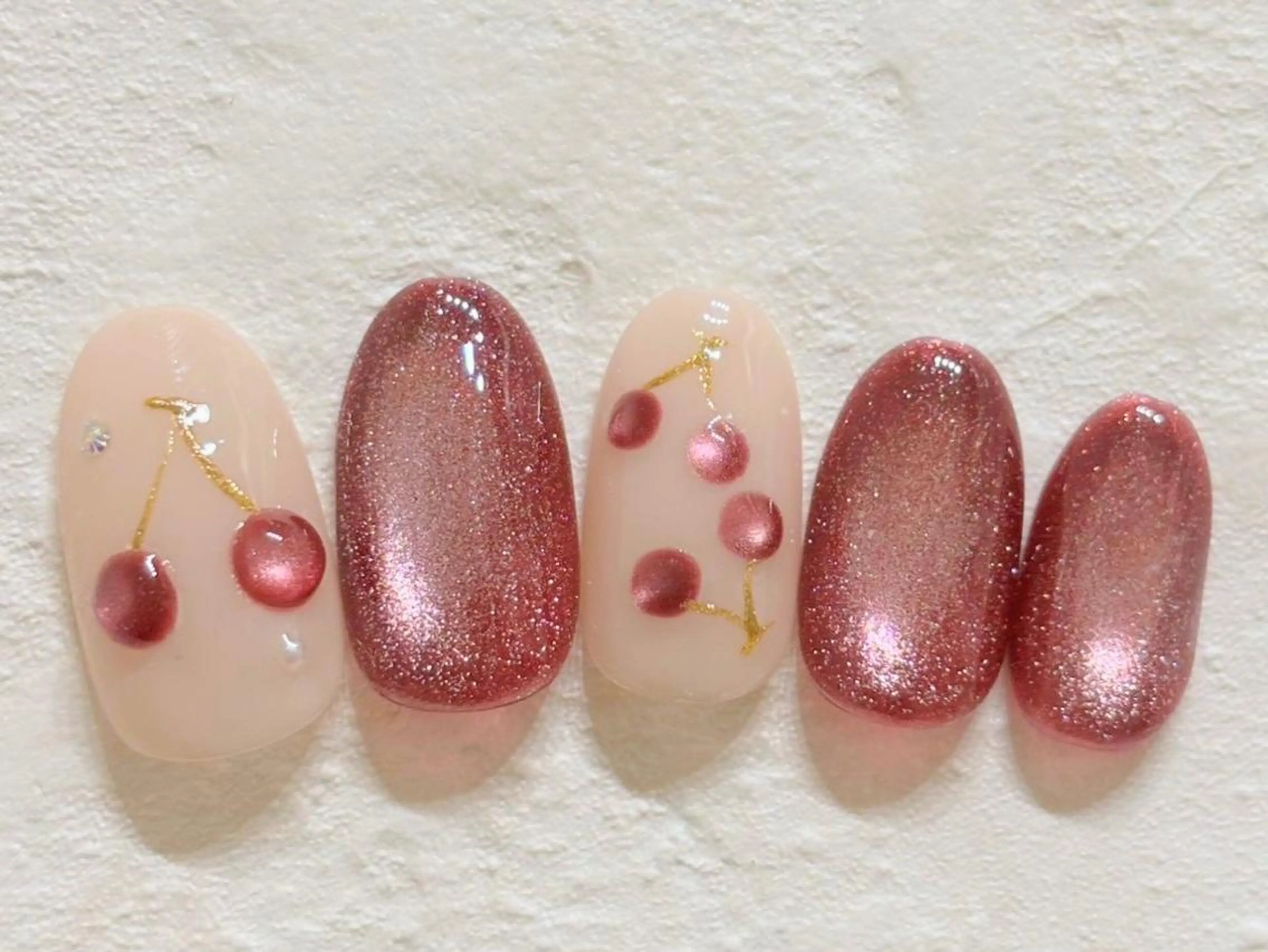 ネイル Reline まつげ、ネイルの眉毛・アイブロウイメージ