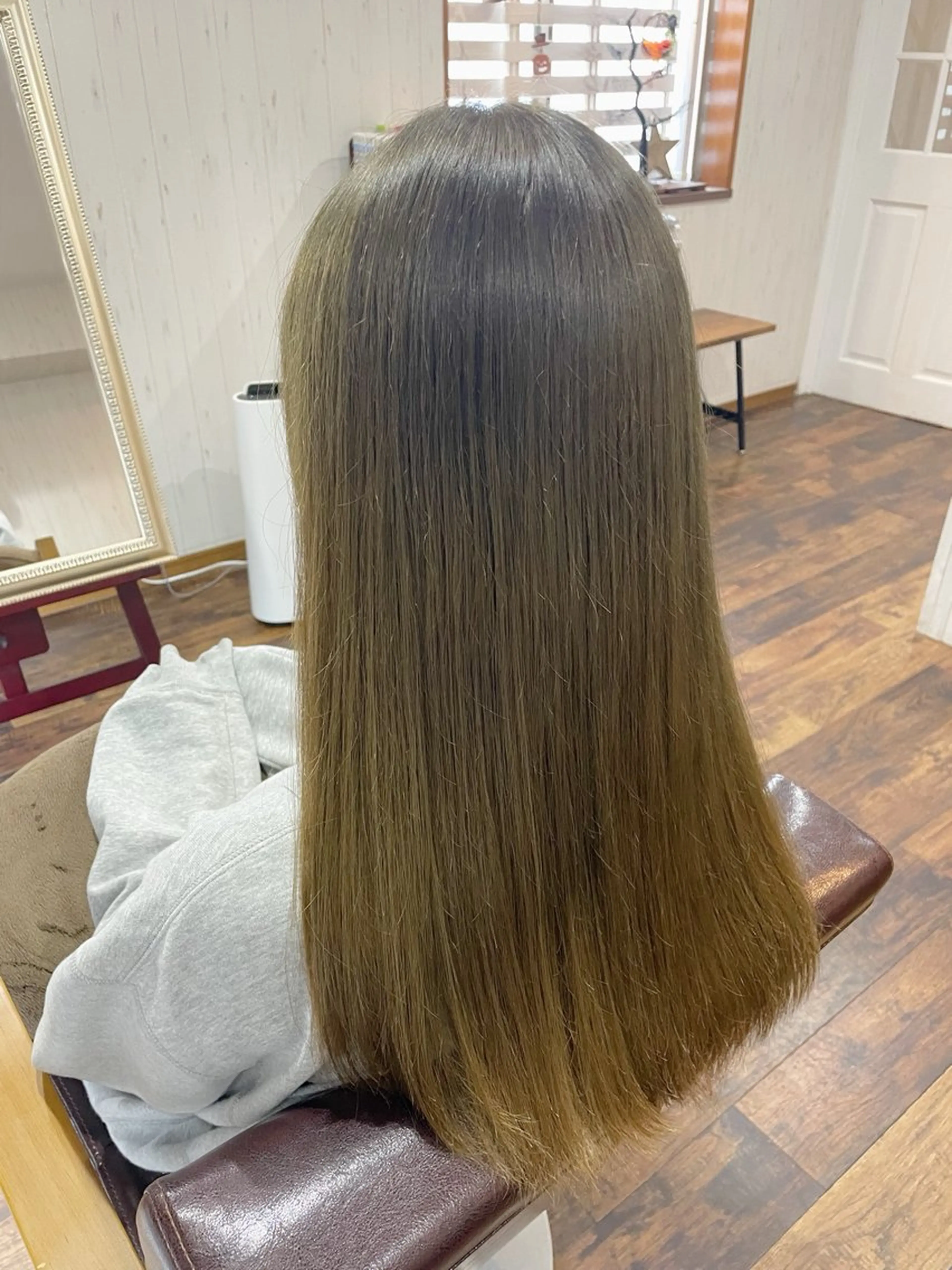 ロング カラー ベージュカラー ブリーチ ケアブリーチ オリーブベージュ トリートメント 西川 敏夫のヘアスタイル