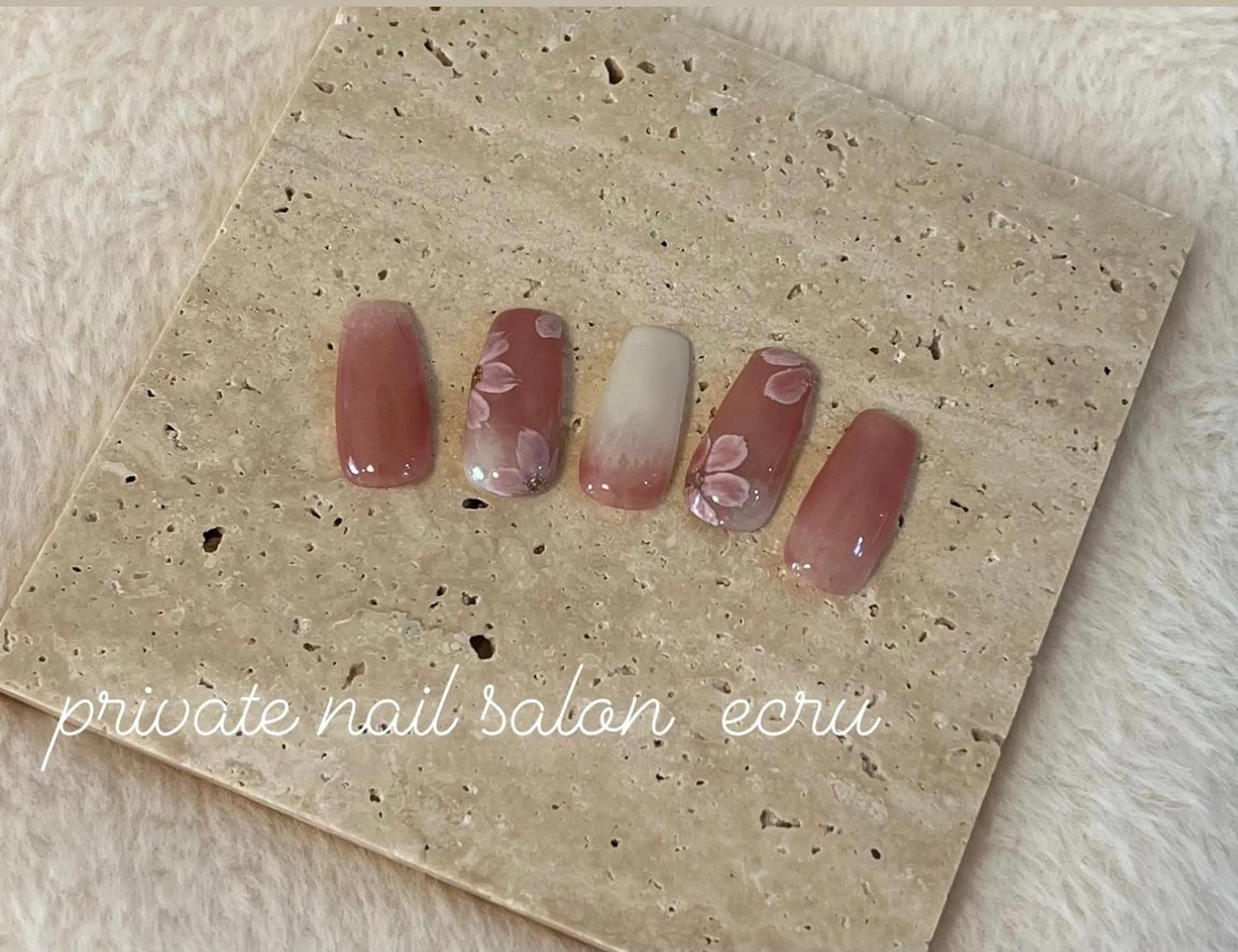ネイル ecru エクリュのネイルデザイン