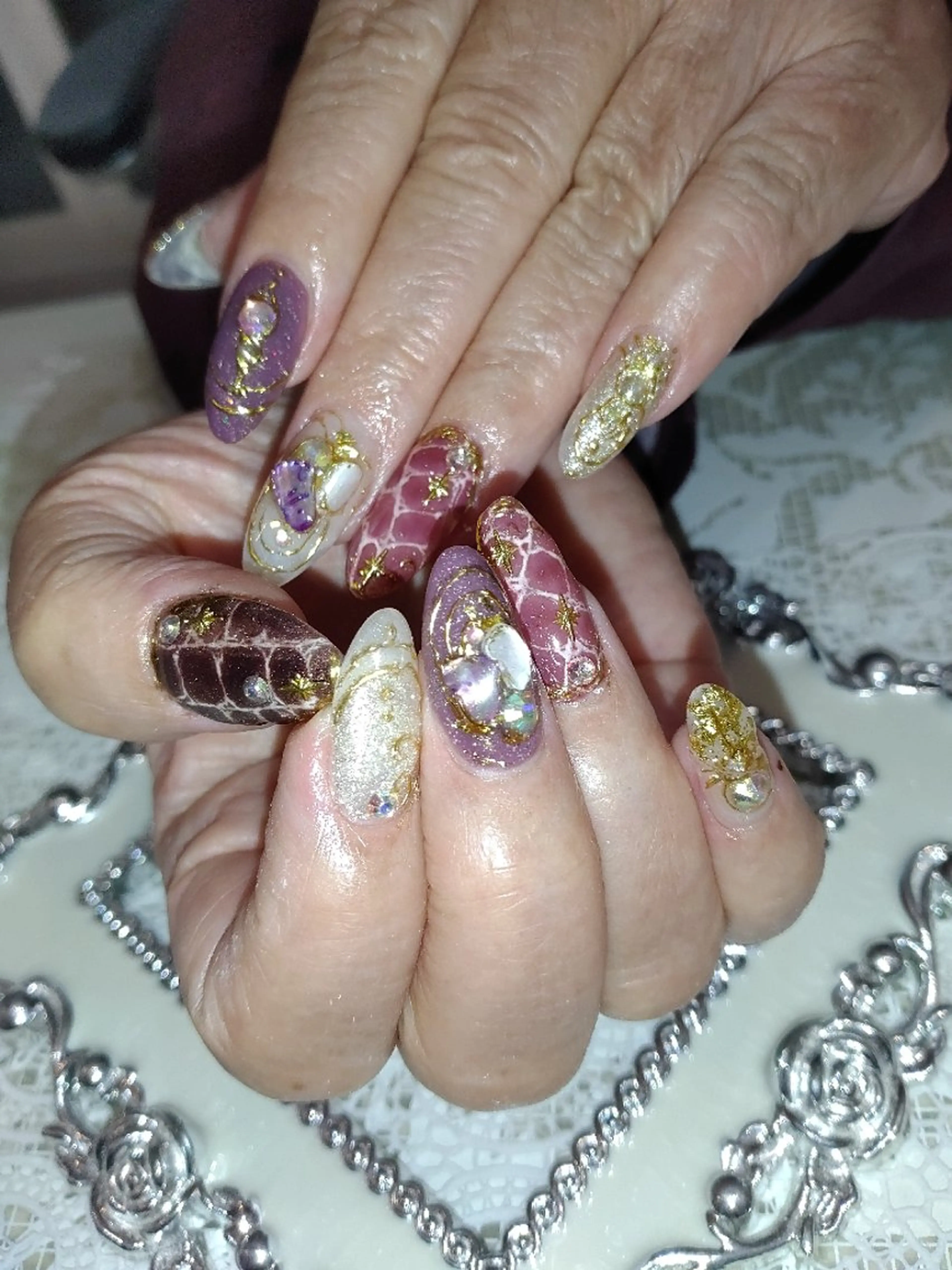 ネイル エステとネイル ローズコンフォートのネイルデザイン