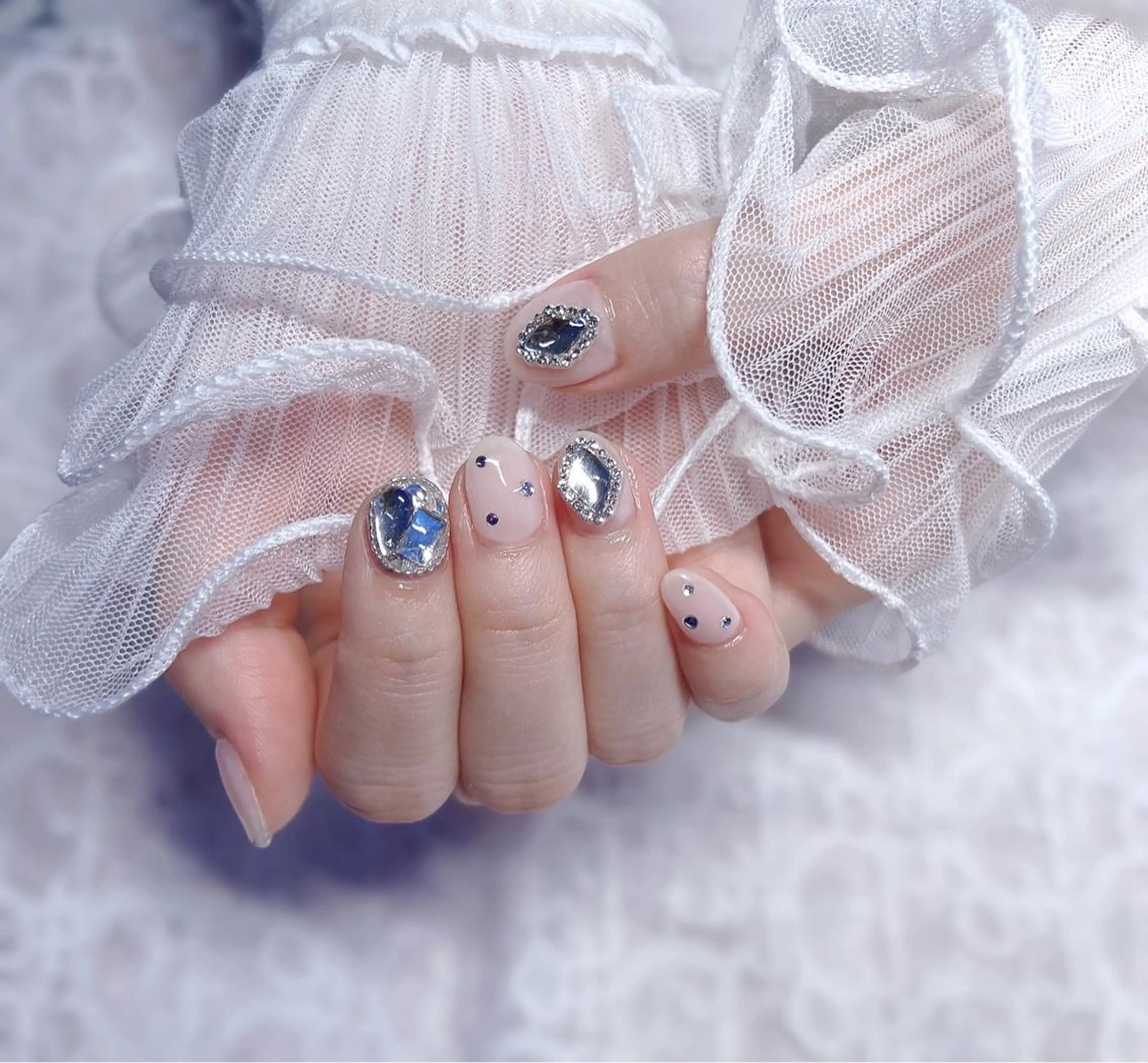 ネイル フレンチネイル ジェルネイル 韓国ネイル 持ち込み パラジェル ちゅるんネイル🪄 耳ツボジュエリー🔗のネイルデザイン